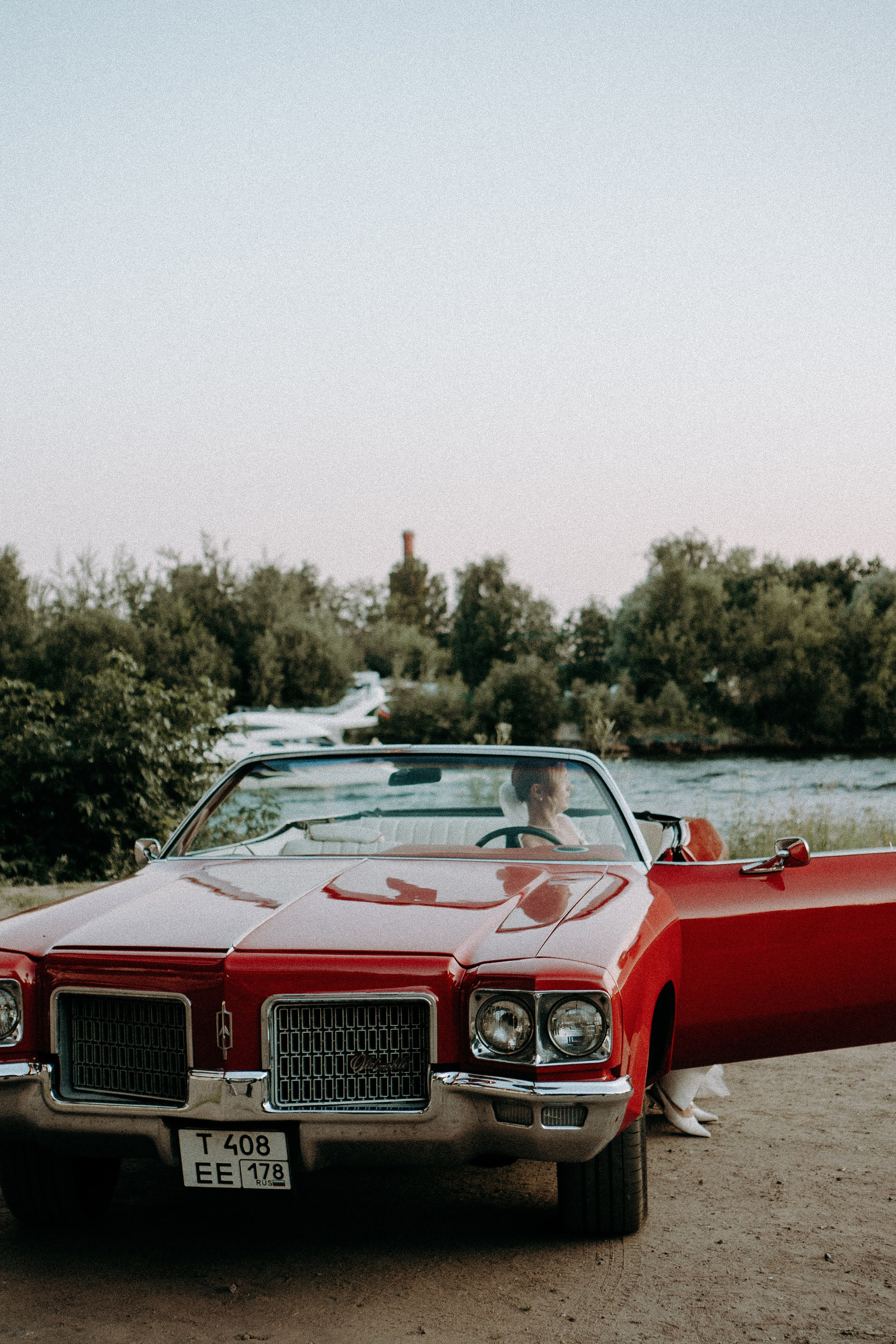 СВАДЕБНАЯ СЬЕМКА ВОЗЛЕ МСОТА БЕТАНКУРА НА КАБРИОЛЕТЕ. Профессиональный фотограф, Санкт-Петербург — Виктория Богомолова