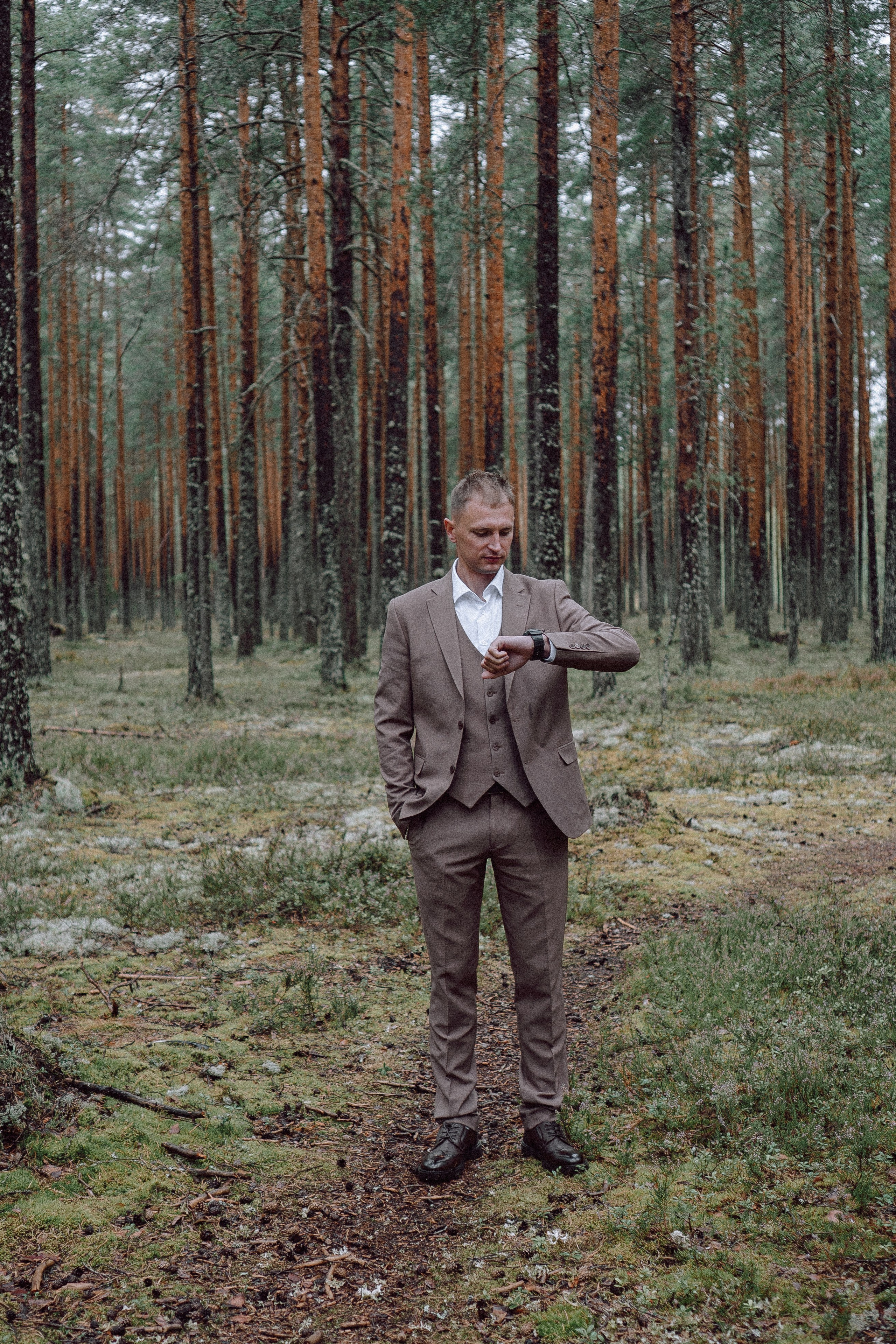 СВАДЕБНАЯ ФОТОСЕССИИЯ ПАРЫ В ГОРОДЕ ПРИОЗЕРСК В СОСНОВОМ ЛЕСУ И С ПИКАПОМ. Профессиональный фотограф, Санкт-Петербург — Виктория Богомолова