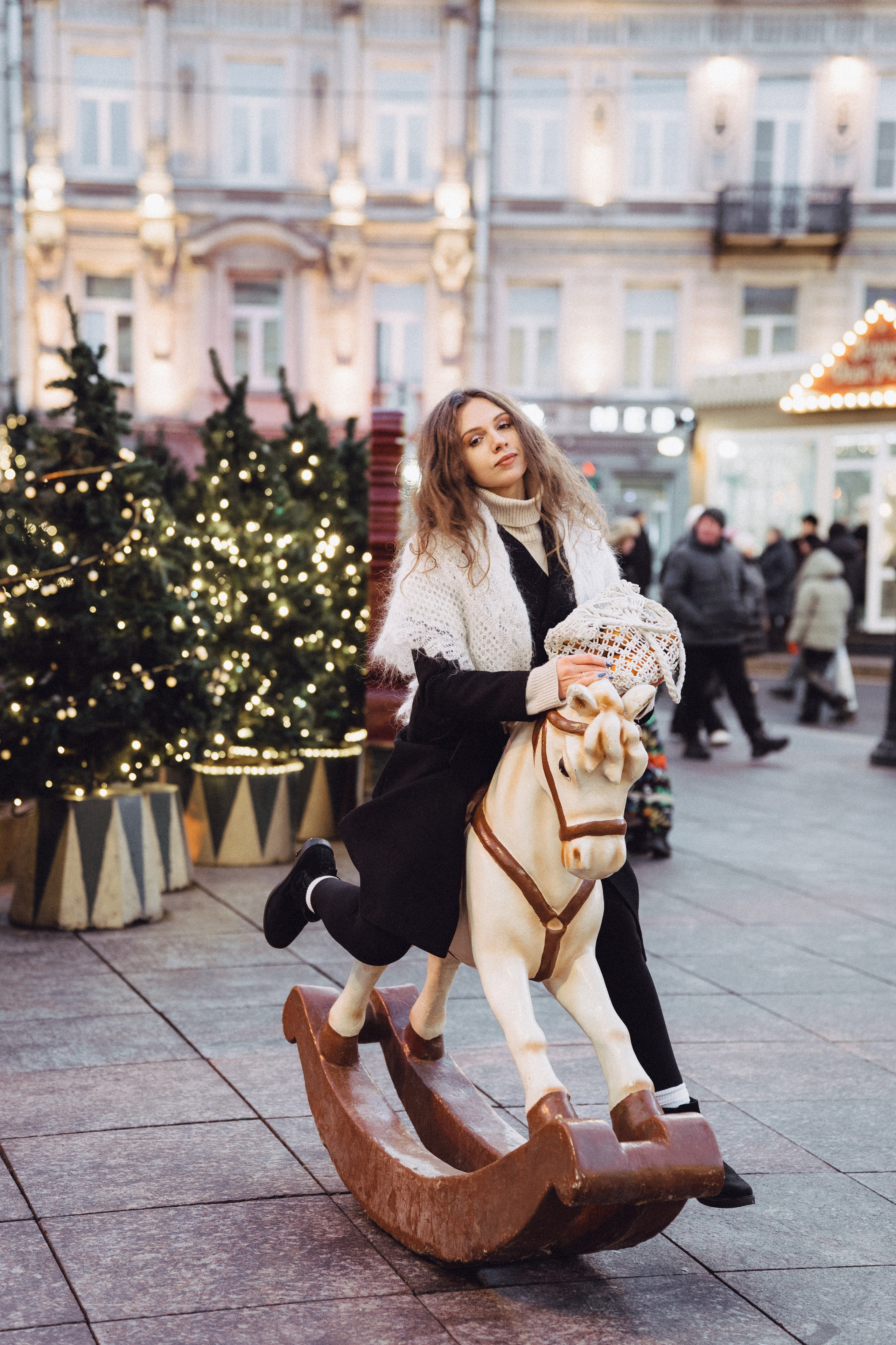 ПРОГУЛКА НА МАНЕЖНОЙ ПЛОЩАДИ ДЛЯ ДЕВУШКИ ПЕРЕД НОВЫМ ГОДОМ (НОВОГОДНЯЯ ФОТОСЕССИИЯ НА МАНЕЖНОЙ ПЛОЩАДИ). Профессиональный фотограф, Санкт-Петербург — Виктория Богомолова