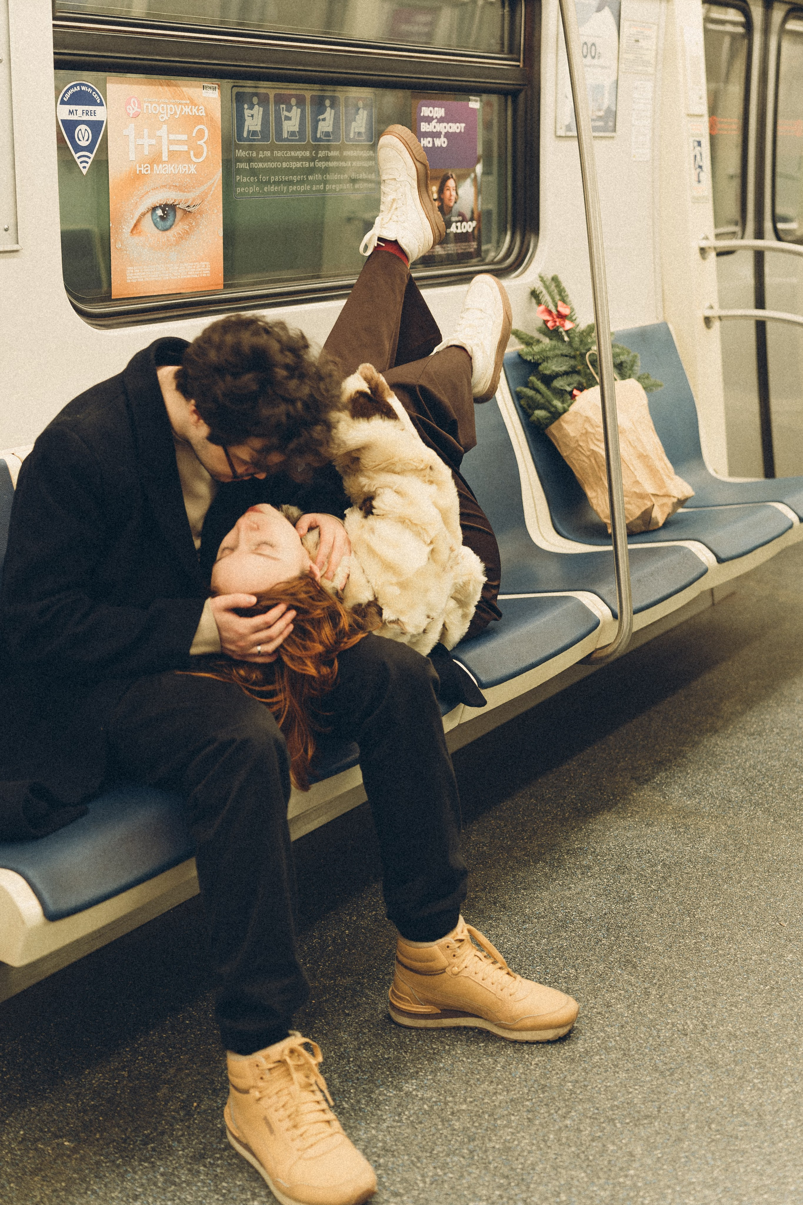 НОВОГОДНЯЯ ФОТОСЕСИИЯ ПАРЫ В МЕТРО ЛЮБОВЬ. Профессиональный фотограф, Санкт-Петербург — Виктория Богомолова