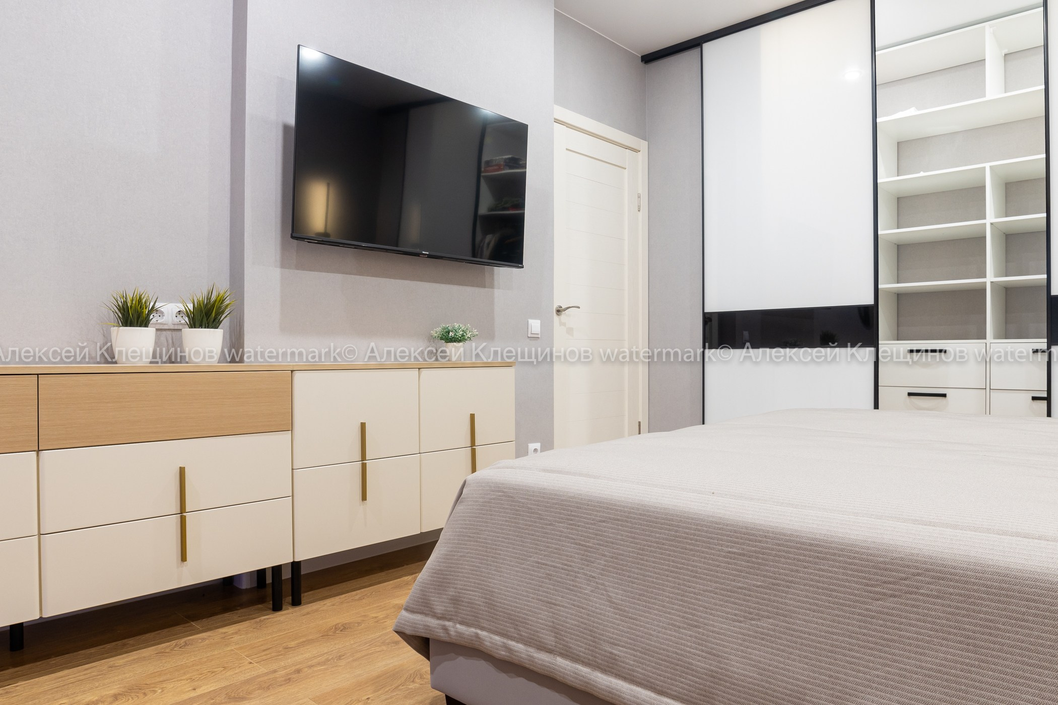 Квартира 100 м² «Нескучный серый и розовый фламинго». Батракова Наталья дизайнер интерьеров Санкт-Петербург Москва Архангель