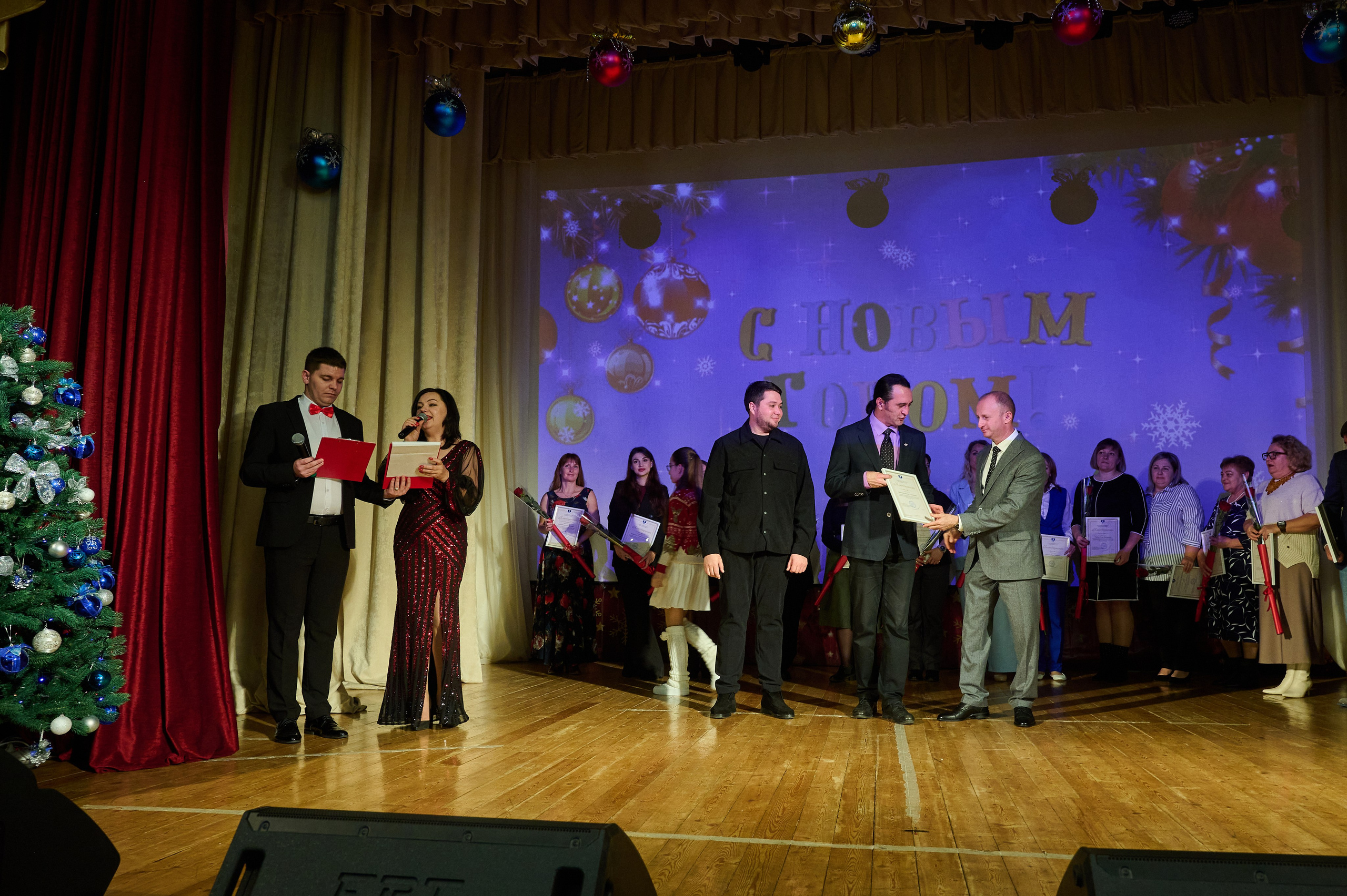 Концерт НГ В ДК. Жизнь курорта Кабардинка в фотографиях