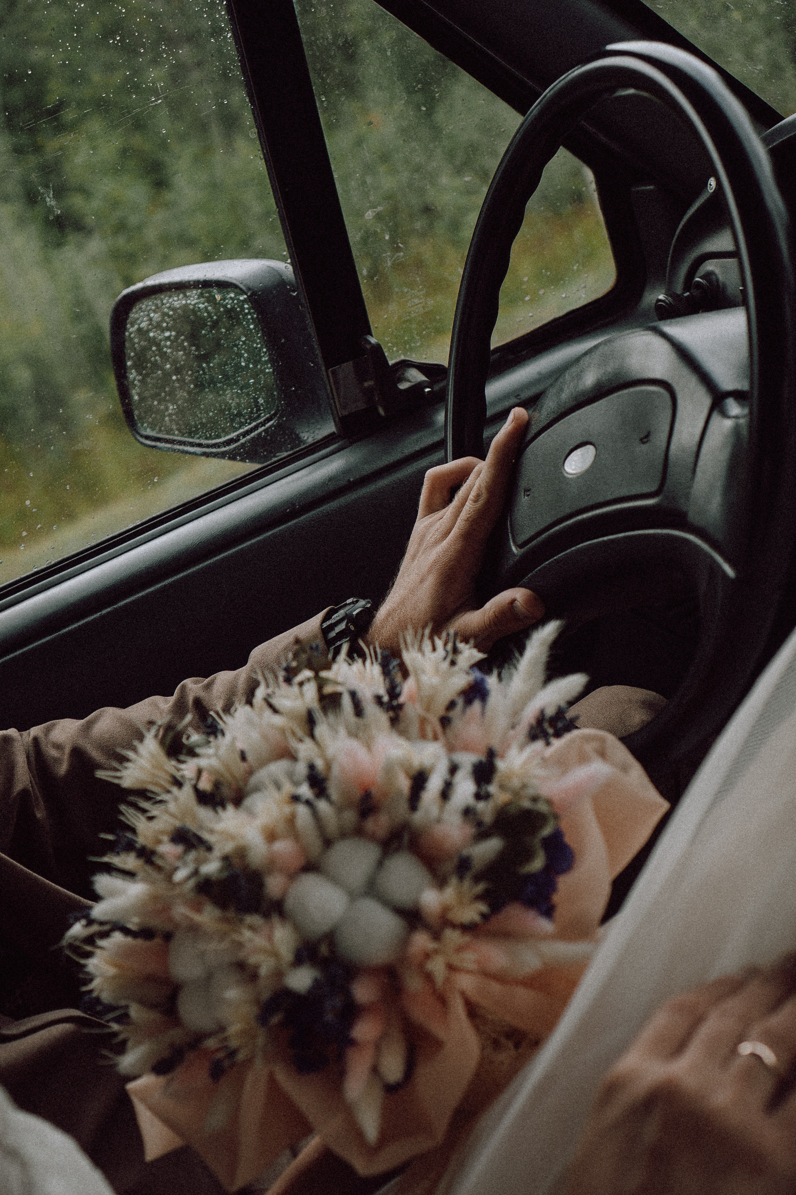 СВАДЕБНАЯ ФОТОСЕССИИЯ ПАРЫ В ГОРОДЕ ПРИОЗЕРСК В СОСНОВОМ ЛЕСУ И С ПИКАПОМ. Профессиональный фотограф, Санкт-Петербург — Виктория Богомолова