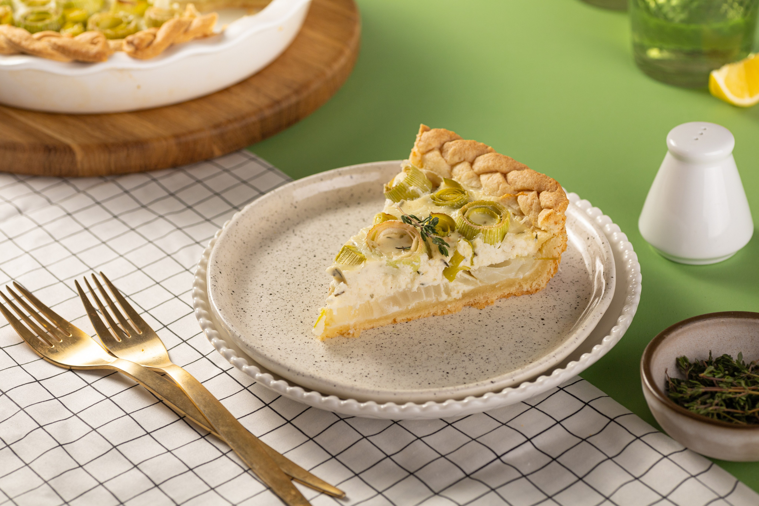 Съемка пошагового рецепта песочного пирога с луком порей для кулинарной книги