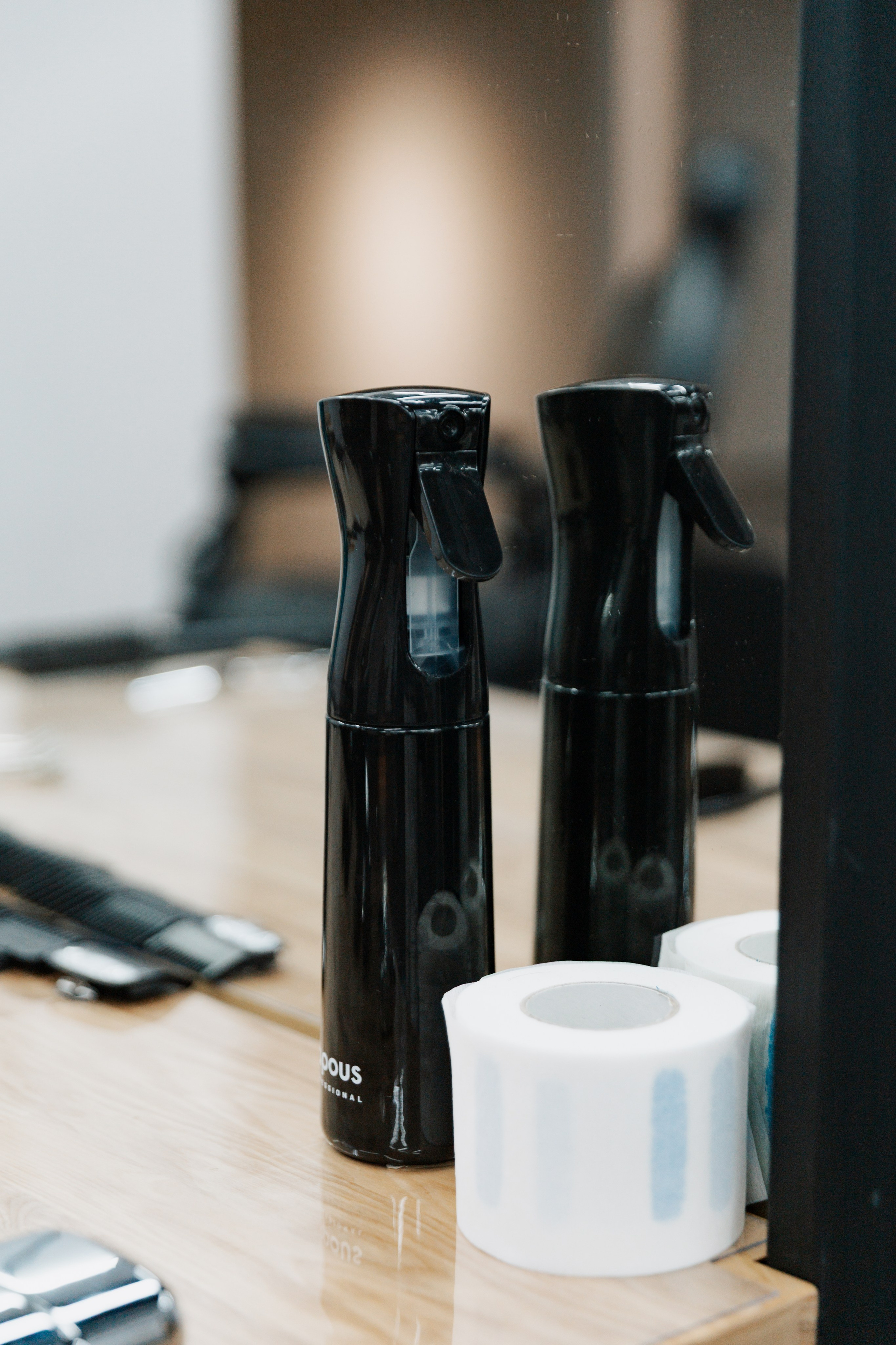 DERBY BARBERSHOP. LIYALEE PHOTO