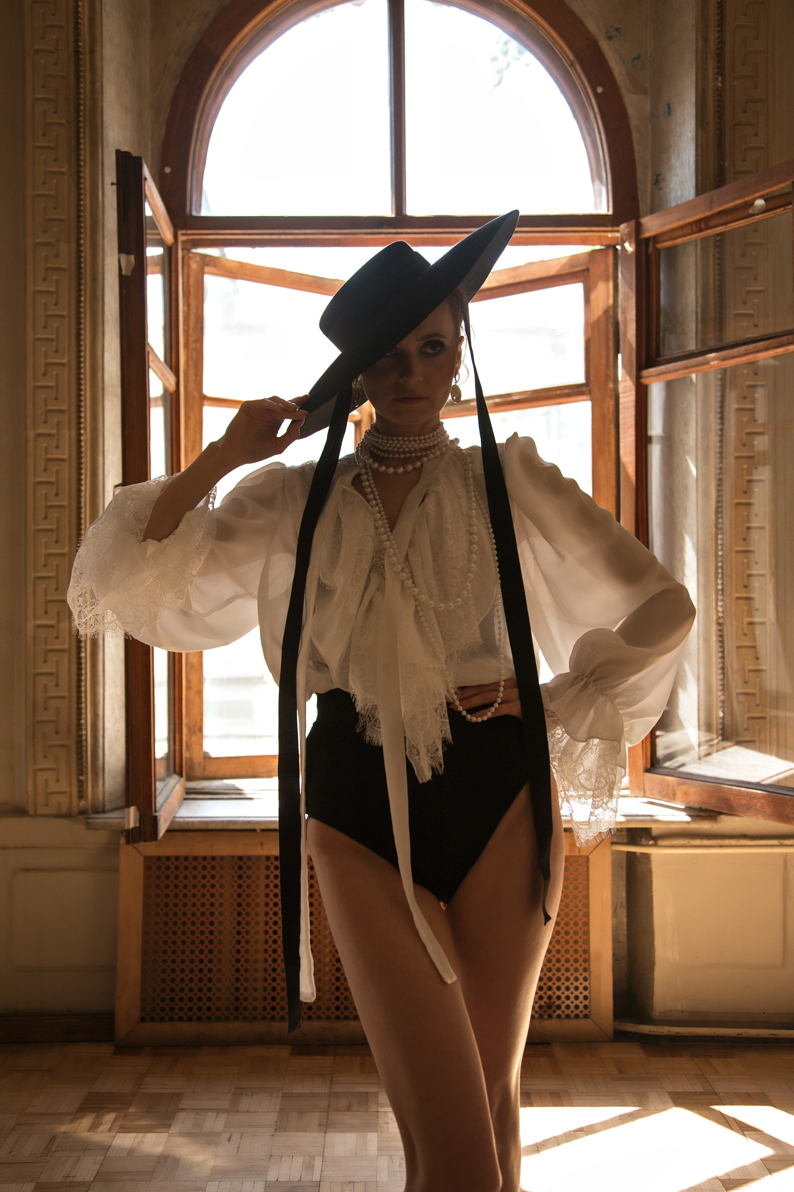 Женская фотосессия в особняке XIX века. Профессиональный фотограф в Москве