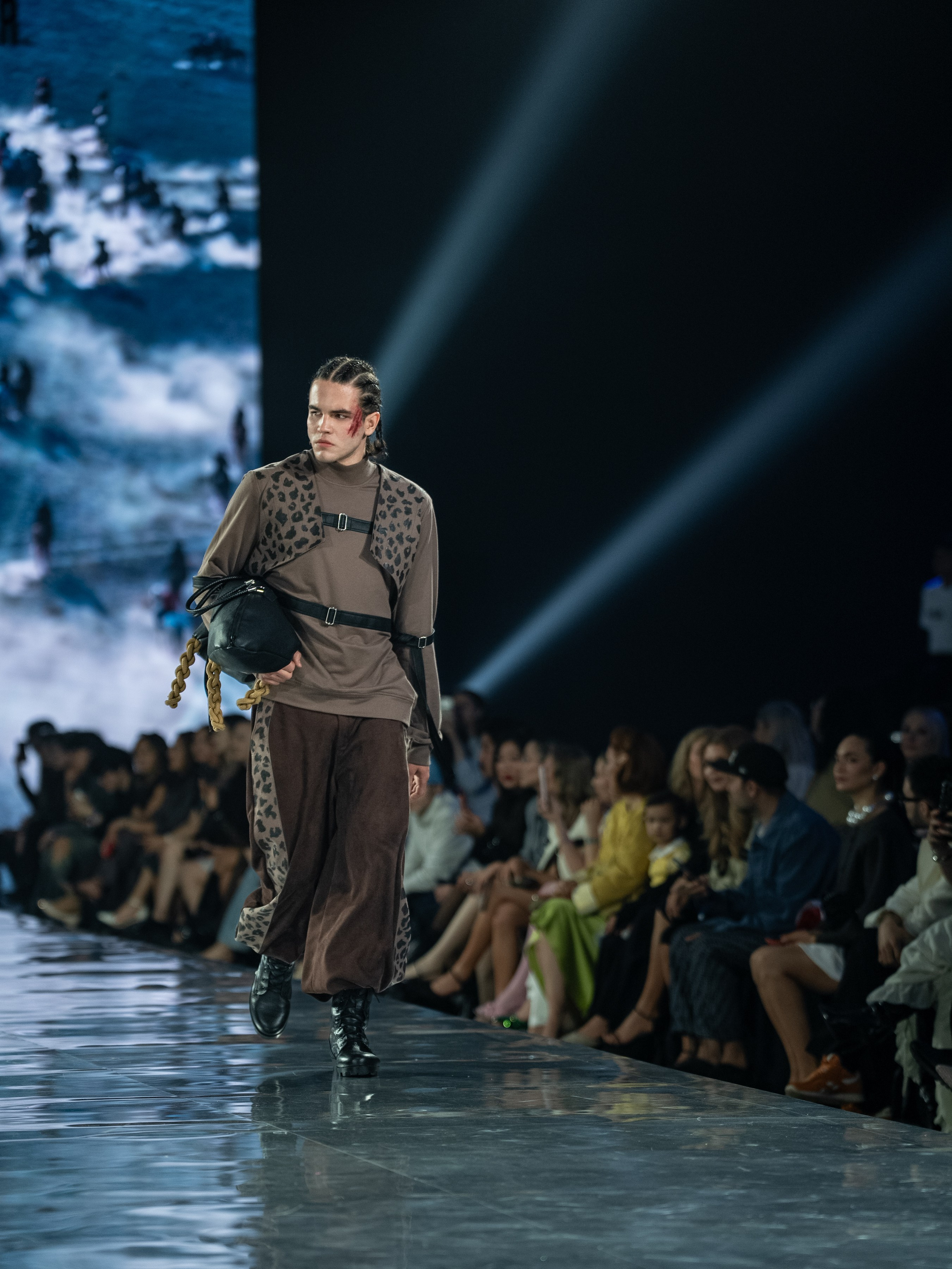 Visa Fashion Week Almaty Pre-Fall 2026 GAZHAIYIP. Сайт Алматинского НЮ АРТ, будуар и фэшн фотографа Дениса Карпенко