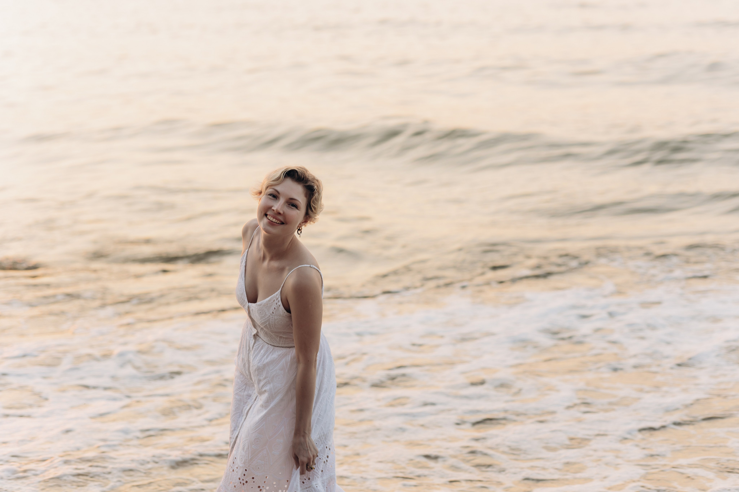 Подруги Пионеский Сосновый бор закат. Фотограф в Калининграде свадебная фотография, репортажная, фотосессии