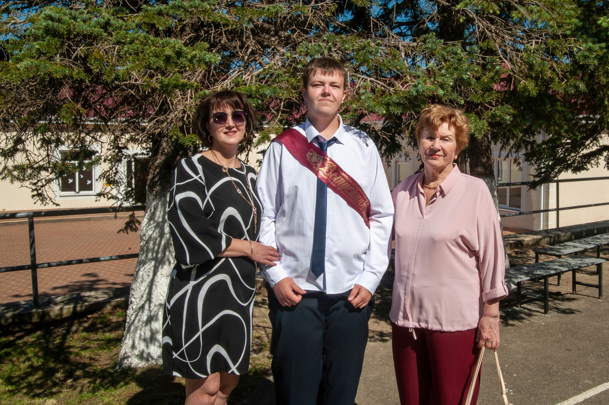 Последний Звонок МАОУ СОШ № 17 им. Эдуарда Есаяна — Архипо-Осиповка. Свадебный и семейный фотограф Денис Лукьянов в Краснодаре, Краснодарском крае и Республике Крым