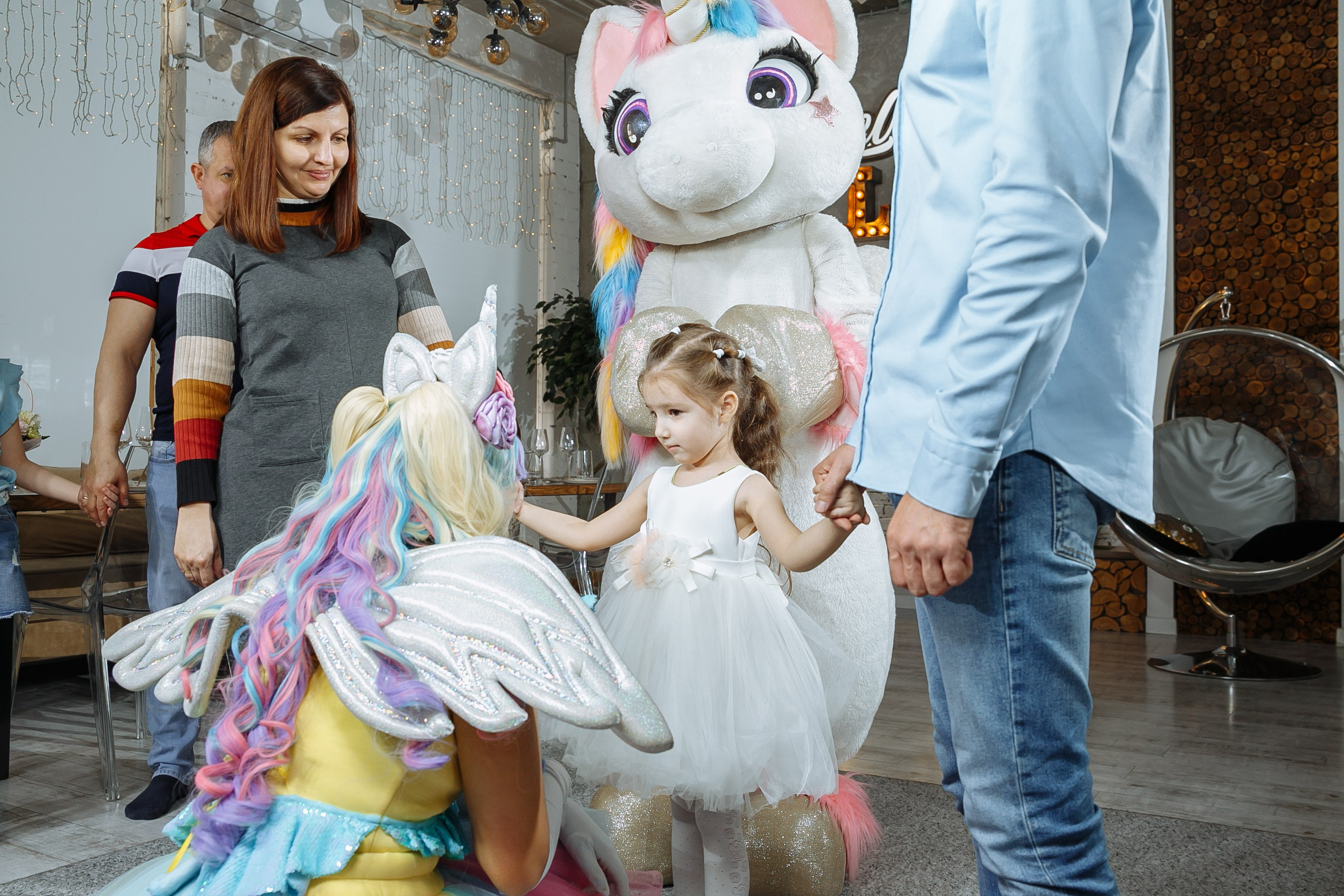 Насте 5 лет, дети играют в Ангел лофт. Событийный фотограф Максим Бескоровайновнов