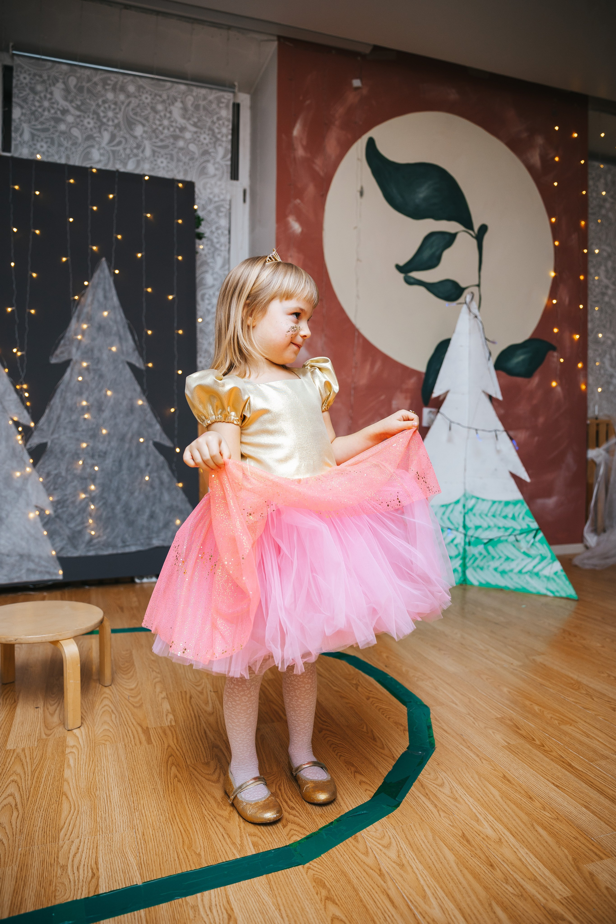 Новогодний утренник в Монтессори-садике. Семейный lifestyle фотограф в Санкт-Петербурге Людмила Пахомова