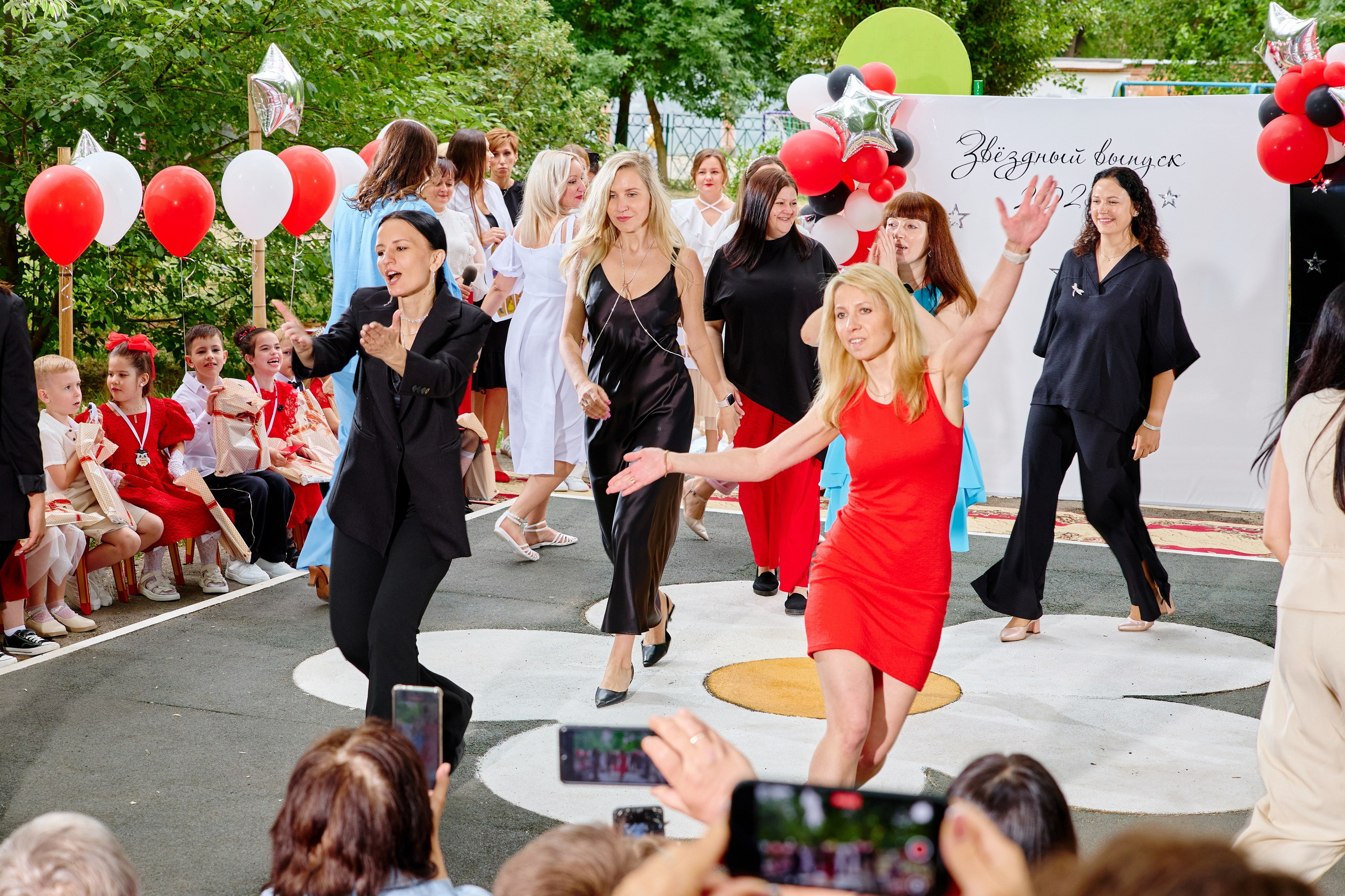 Выпускной 45 сад. Фотограф Выпускные альбомы Таганрог Сергей Коробченко