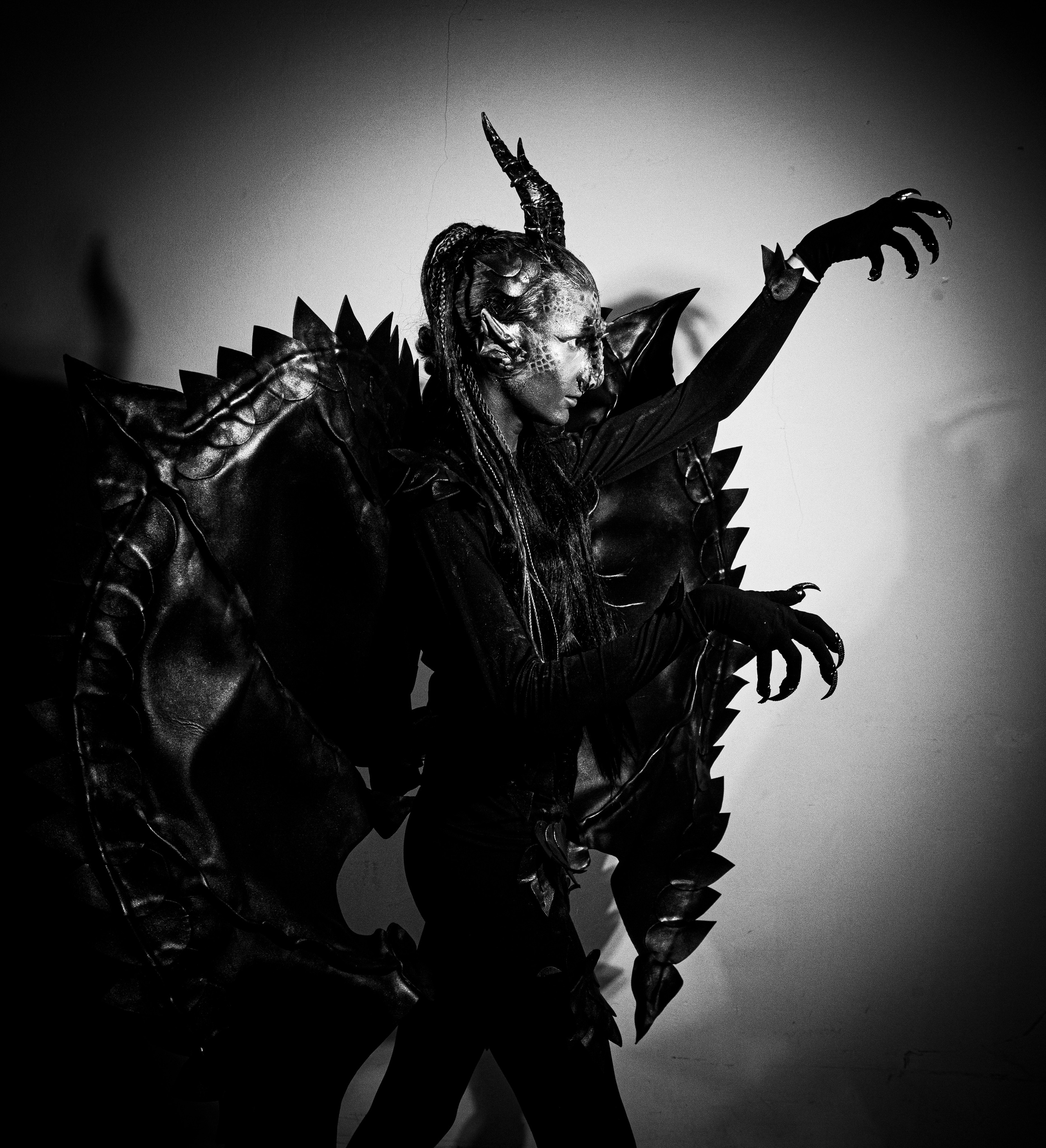 Алена. Дракон. Черно-белый фотограф Дмитрий Пчелкин