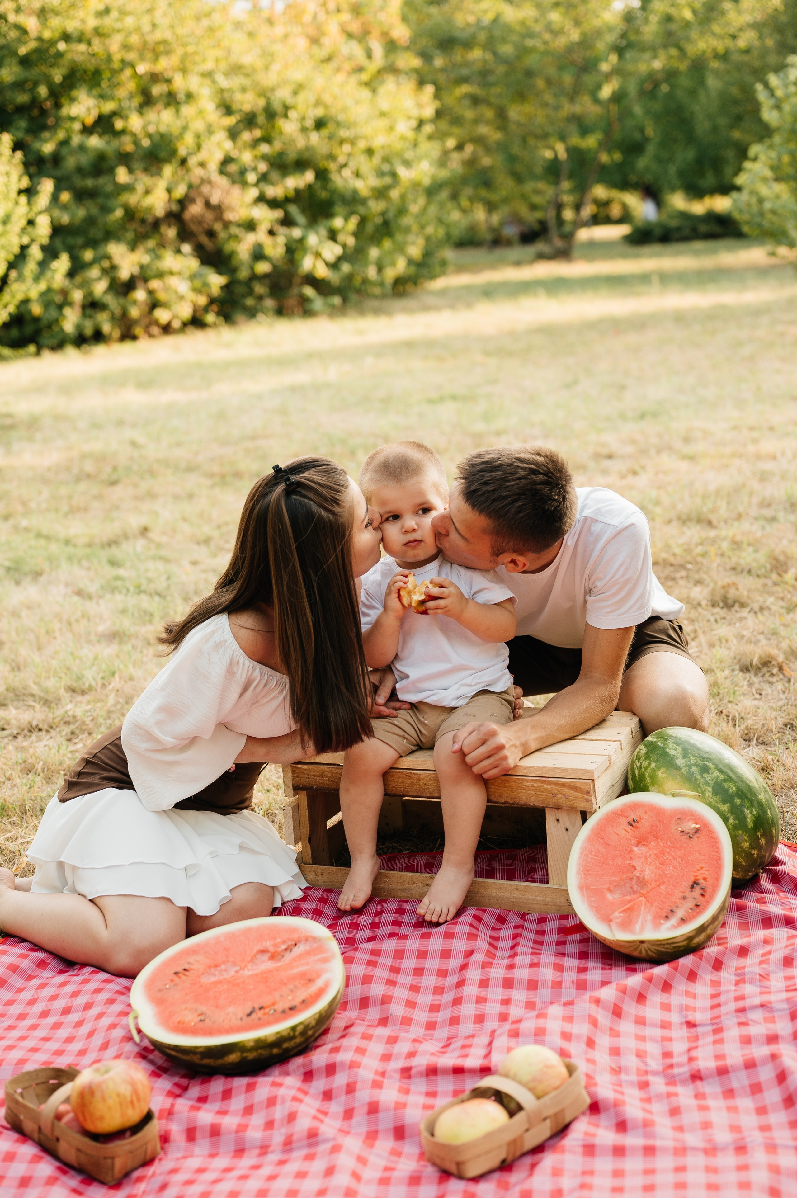 Летняя семейная фотосессия в парке. Свадебный и семейный фотограф в Краснодаре Алина Мельник
