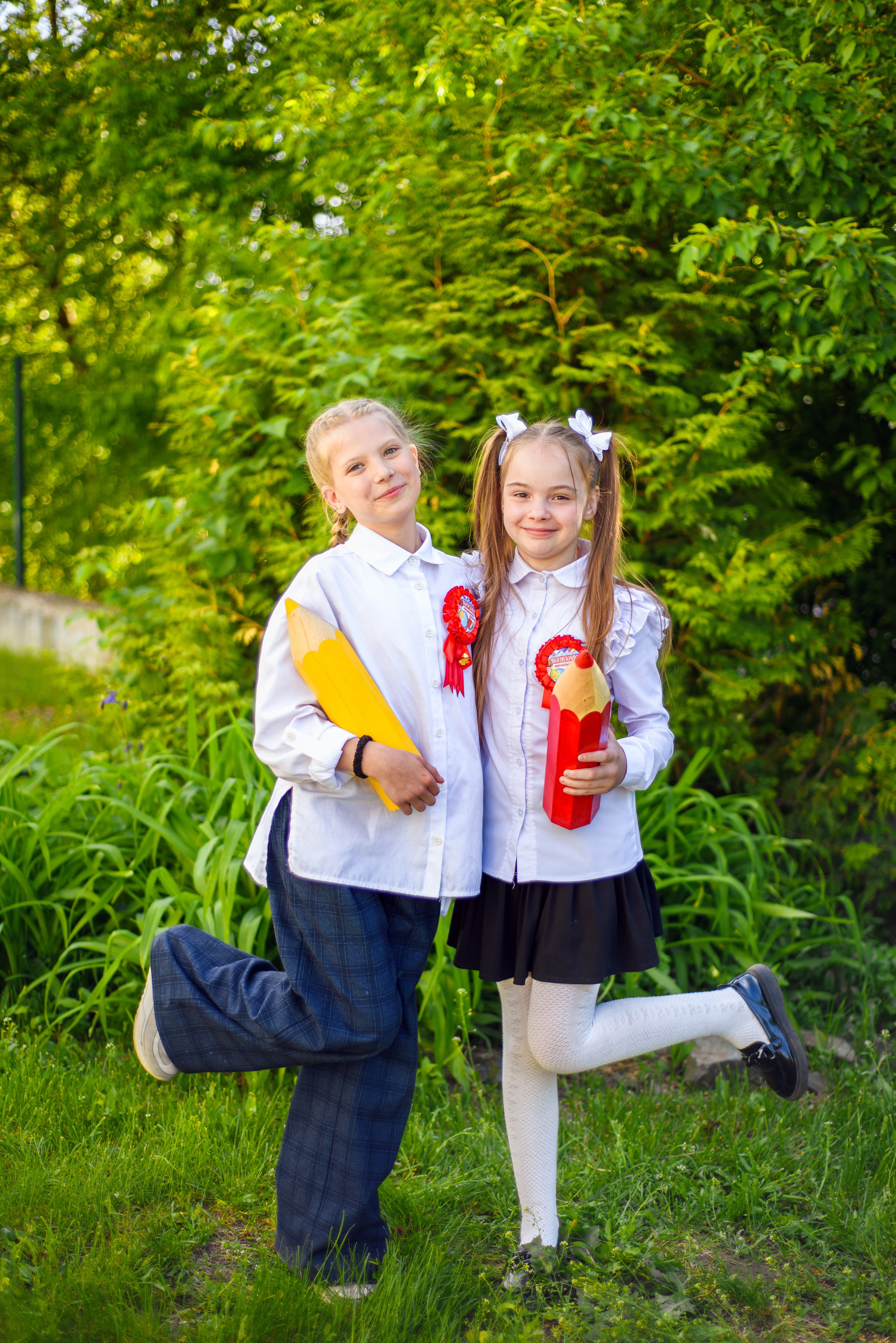 Фотосъемка в школьном саду. Фотограф. Выпускные альбомы в Барнауле