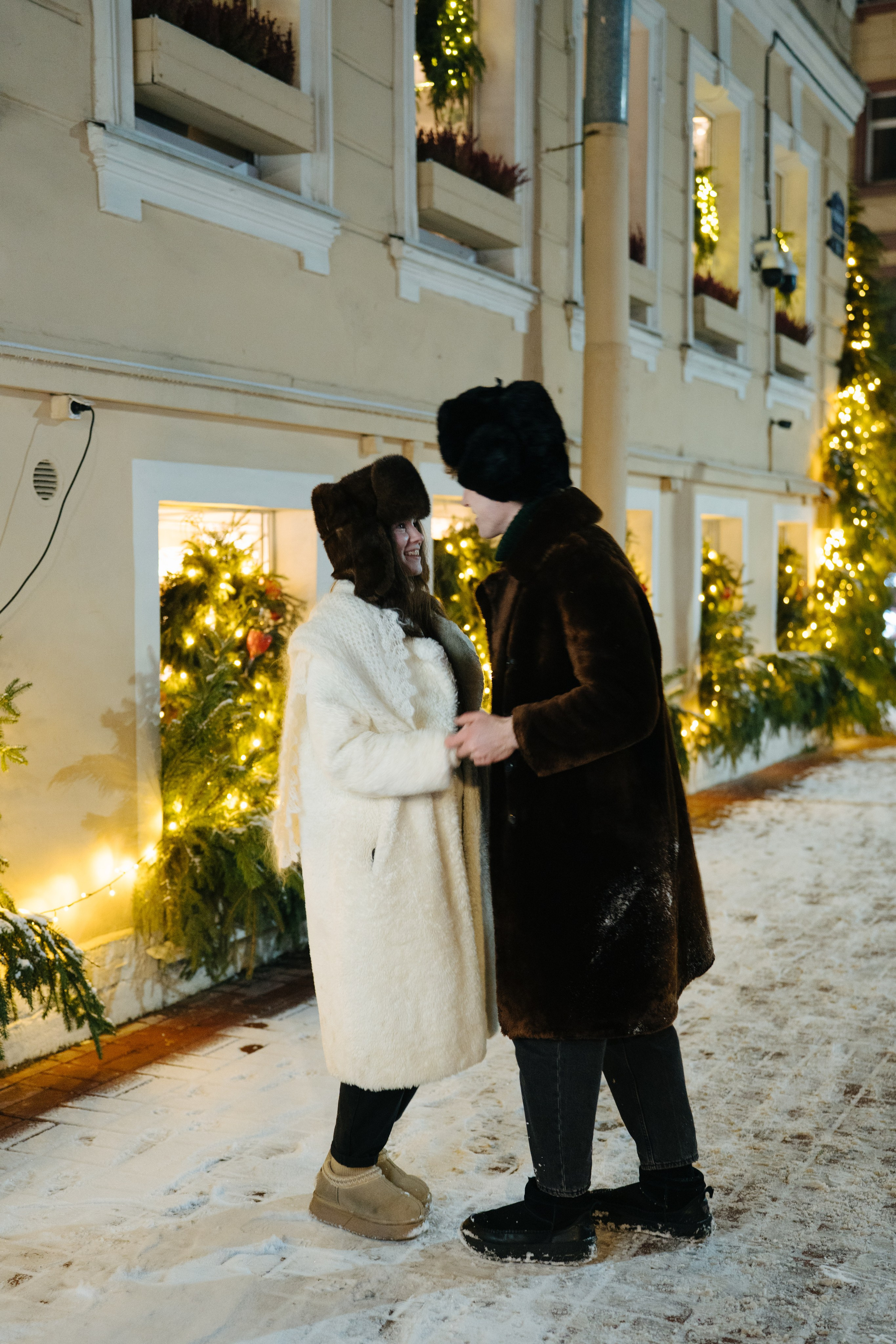 НОВОГОДНЯЯ ПРОГУЛКА ПАРЫ ПО ЧЕРНЫШЕВСКОЙ ПЕРЕД НОВЫМ ГОДОМ. Профессиональный фотограф, Санкт-Петербург — Виктория Богомолова