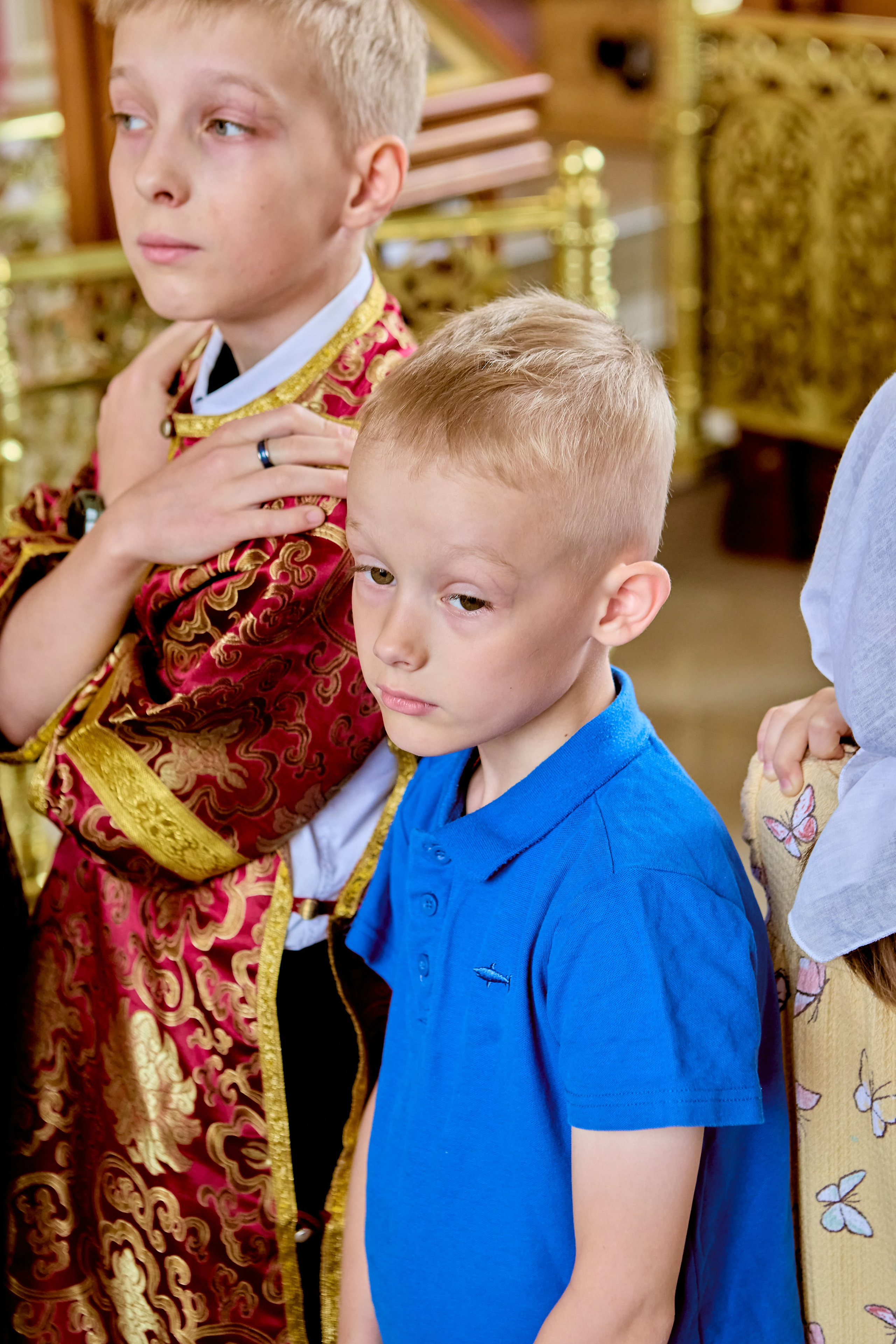 Тихие молитвы детей в храме в День защиты детей, запечатлённые Николаем Головановым, г. Дзержинск.