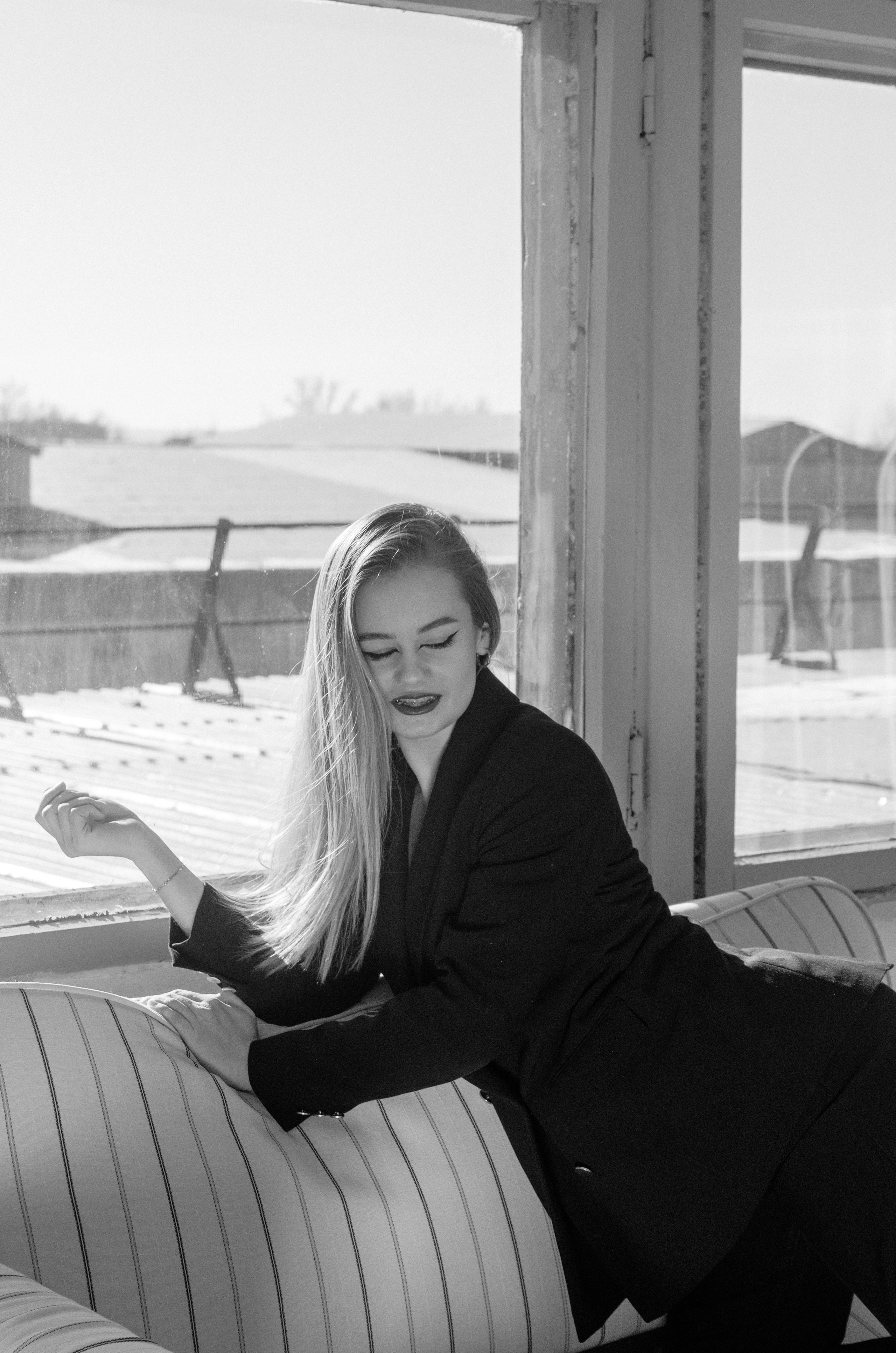 Женская фотосессия в стиле минимализм. Денисова Аля — фотограф для парных съемок и индивидуальных историй в Барнауле