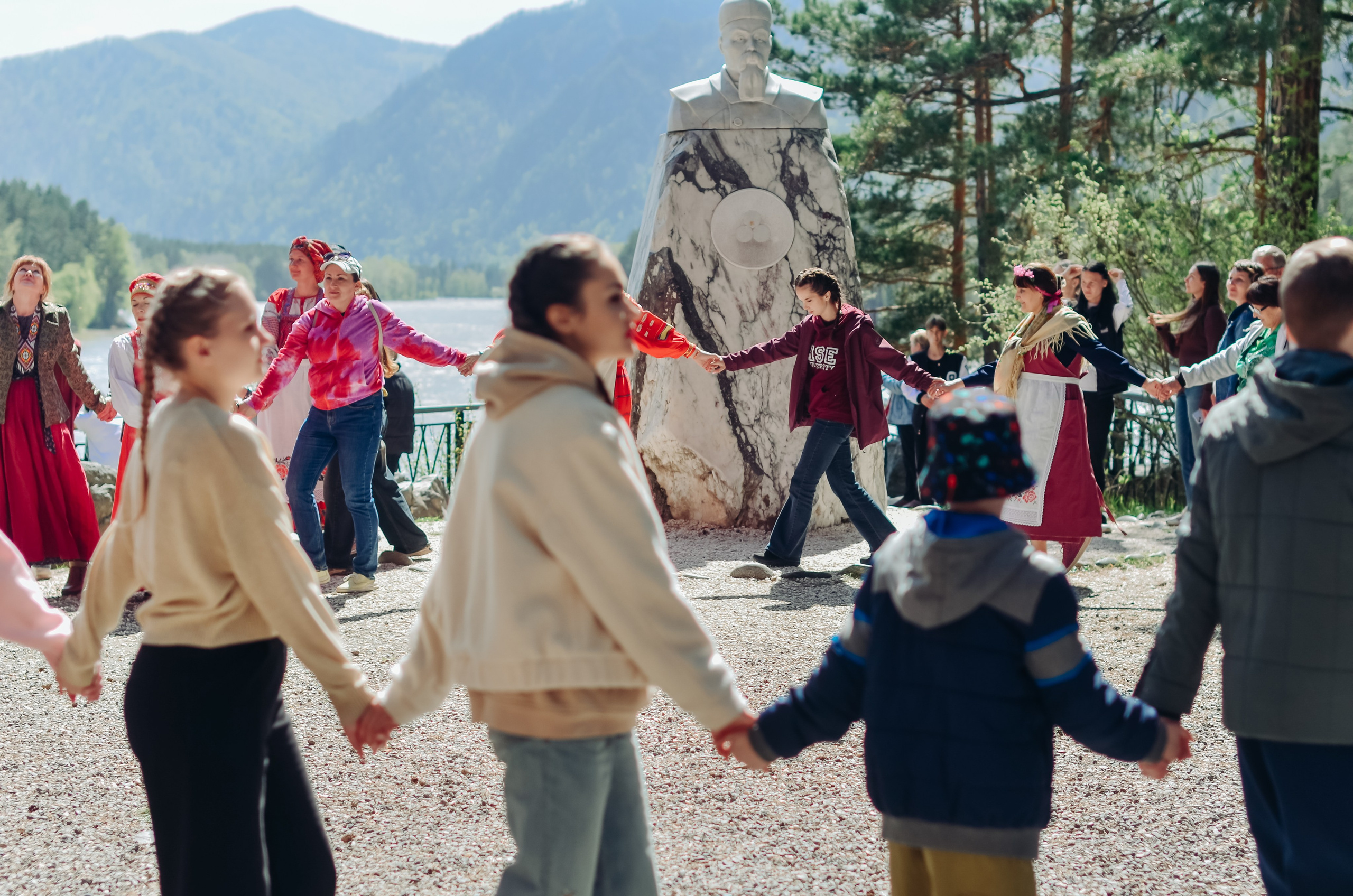 Фестиваль «Цветение Маральника на Алтае 2025». Фоторепортаж. Денисова Аля — фотограф для парных съемок и индивидуальных историй в Барнауле