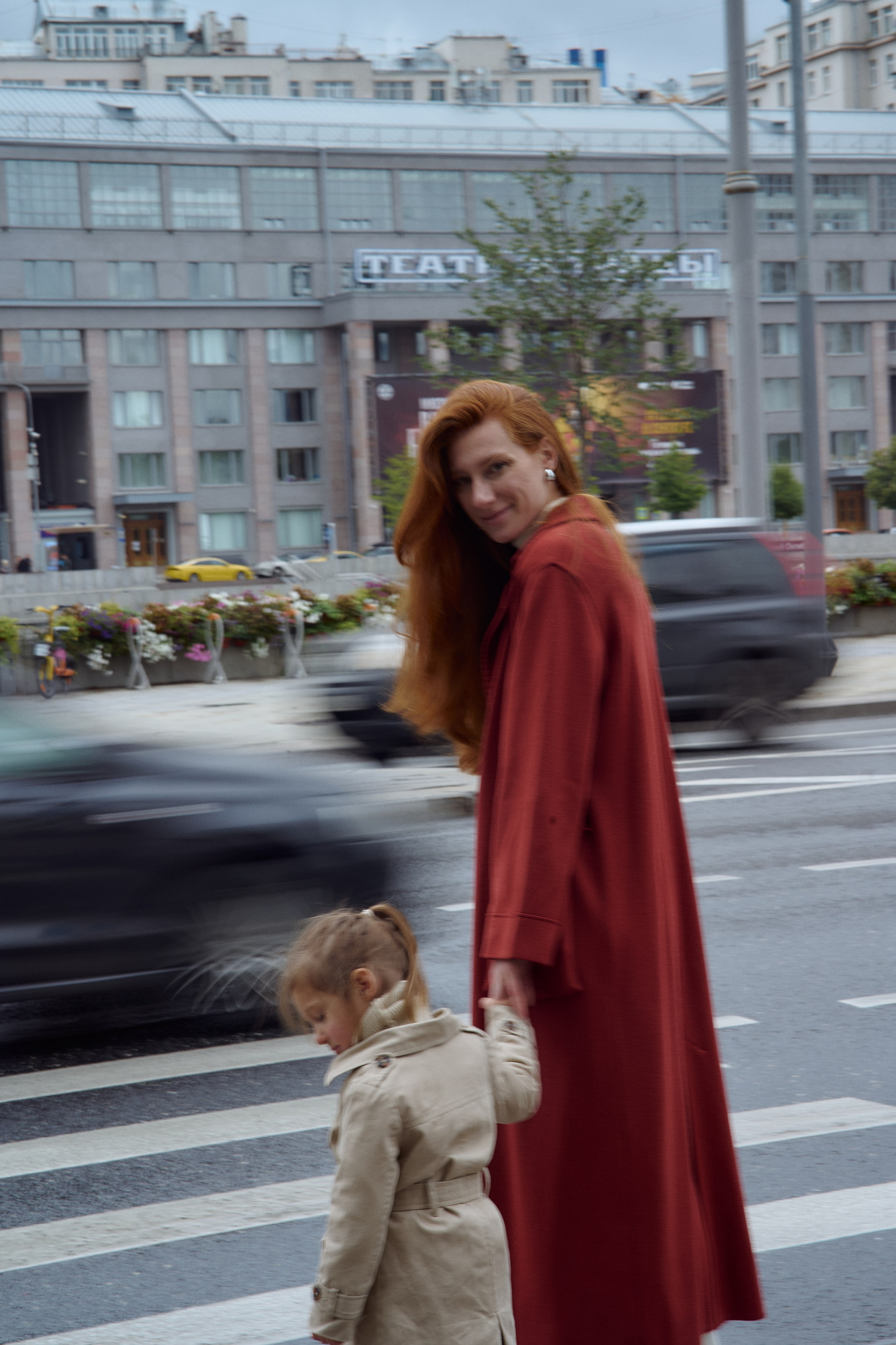 Рита и Кира. Прогулка по центру. Семейный и свадебный lifestyle-фотограф в Москве Мария Петрова