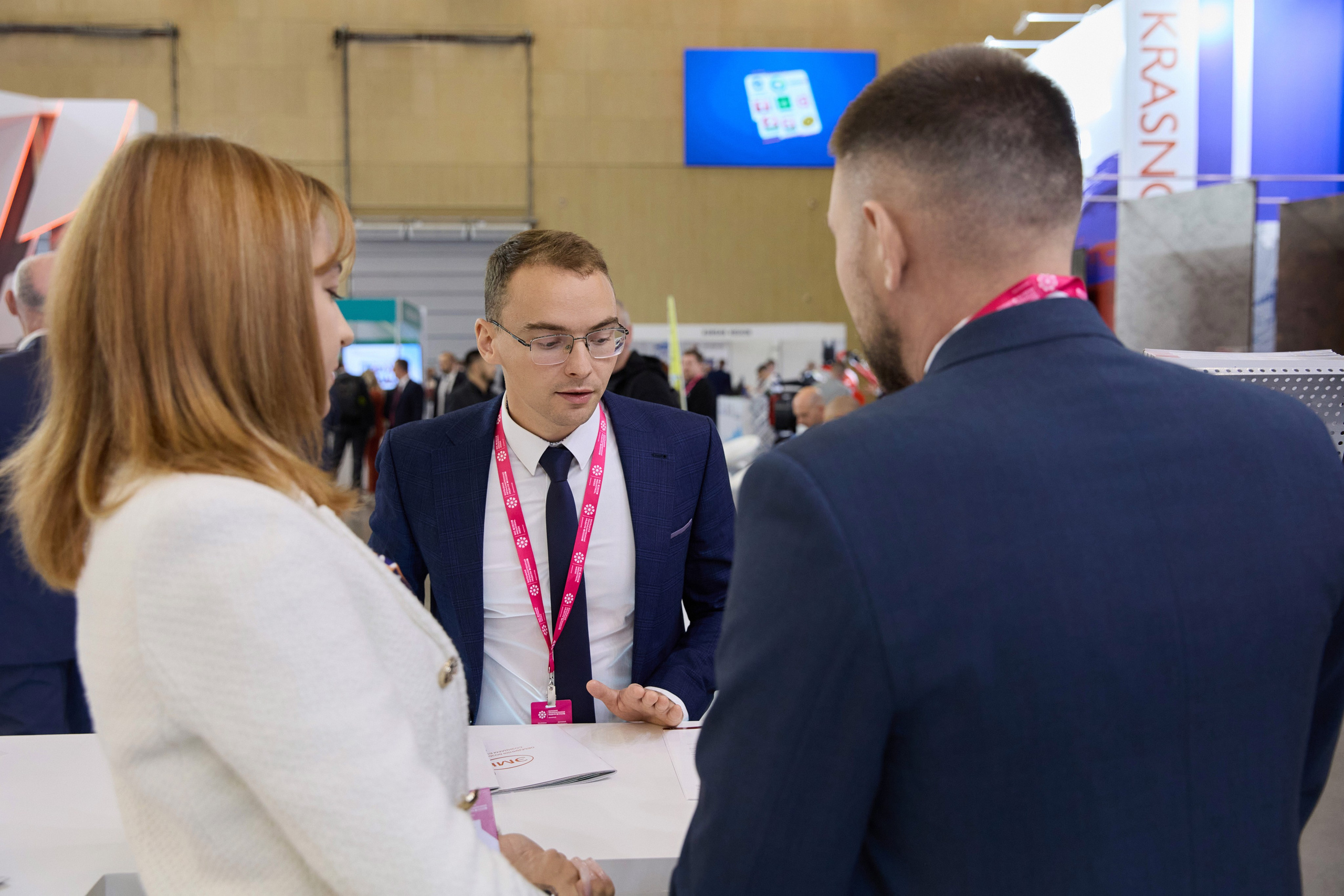 Выставка. Свадебная, репортажная фотосъемка и видеосъемка в Минске. Илья и Юлия Ширмановы. Фотограф | Видеограф | Минск