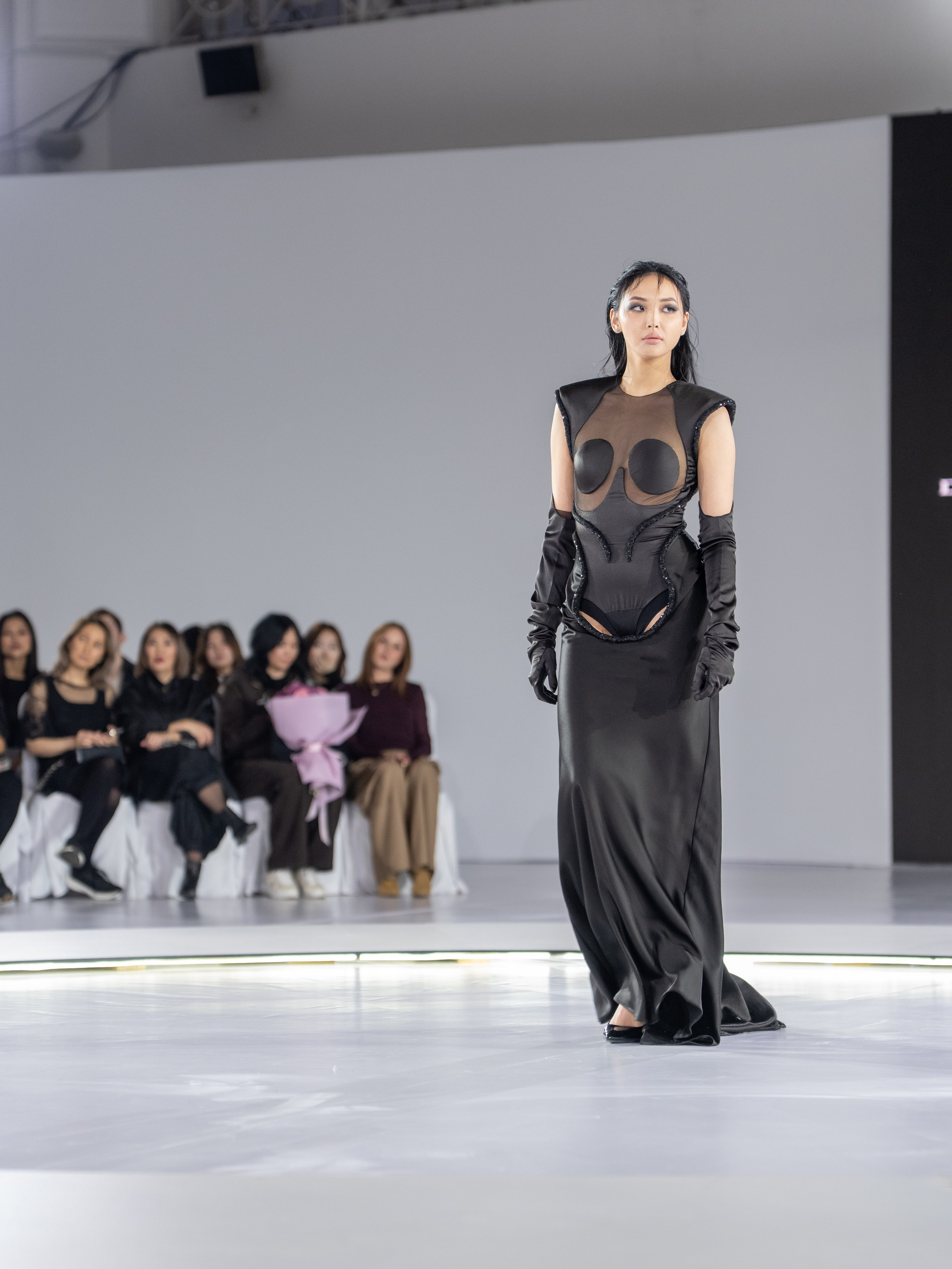 Дизайн DVALI. Сайт Алматинского НЮ АРТ, будуар и фэшн фотографа Дениса Карпенко