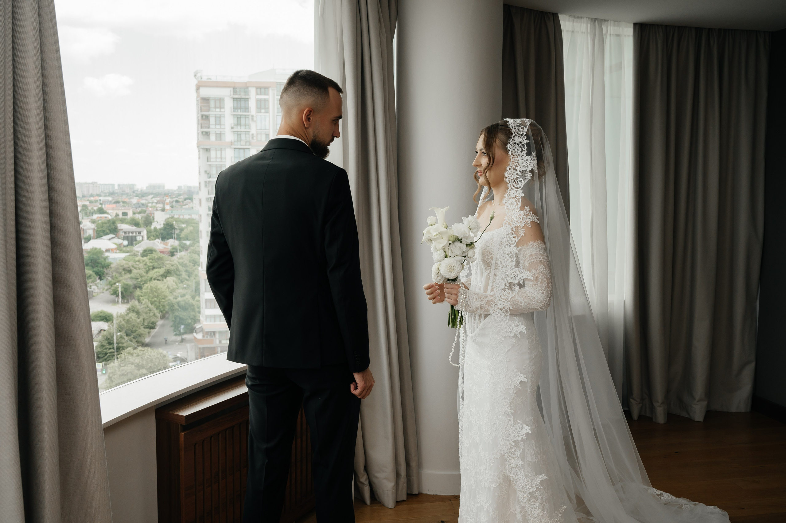 Свадьба (утро в отеле). Свадебный и семейный фотограф в Краснодаре Алина Мельник