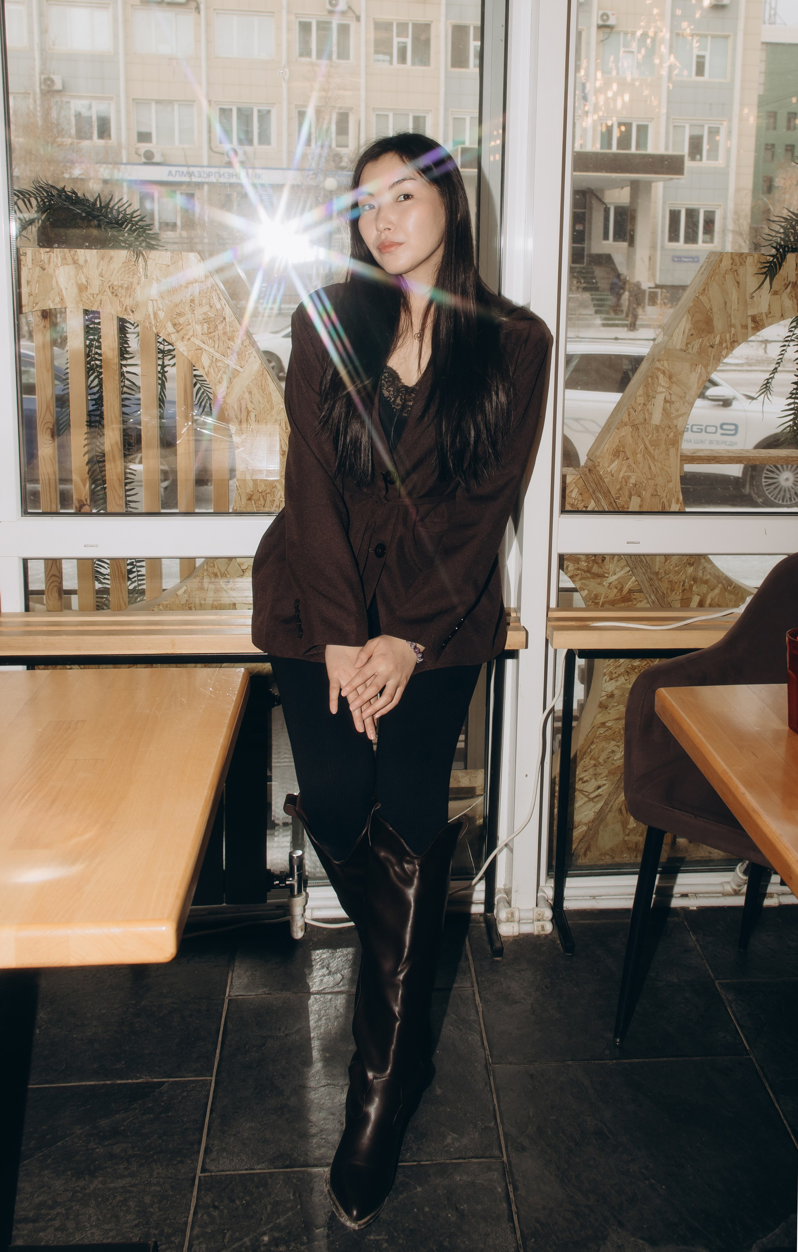 Девушка в кафе. Фотограф Якутск Зоя Николаева