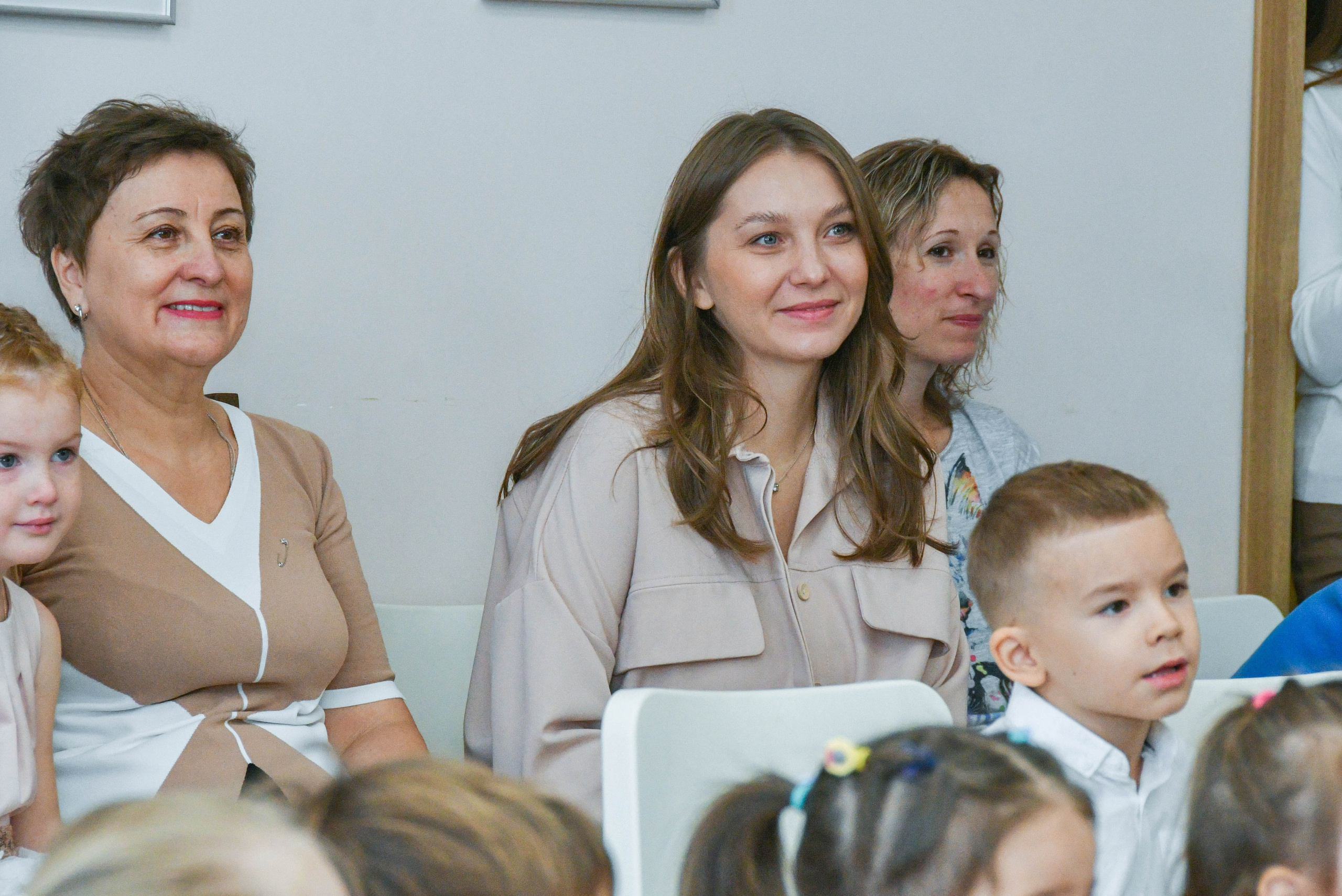 2023 г. День дошкольного работника и прогулка. Репортажный и детский фотограф в Новосибирске