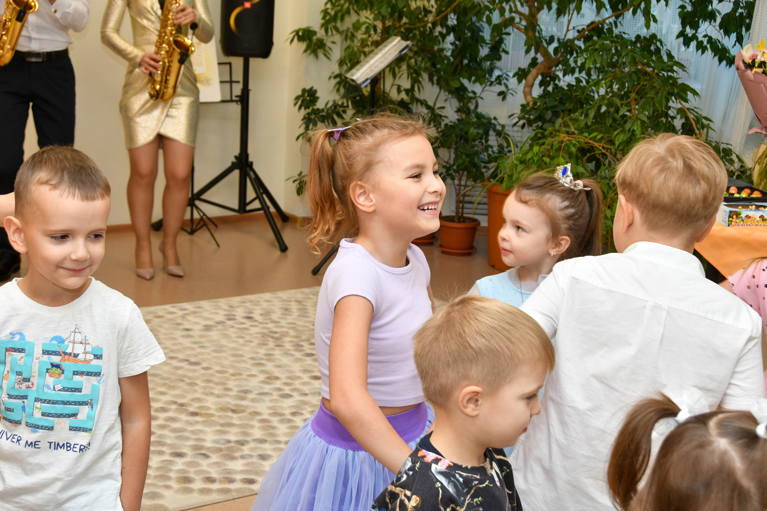 2023 г. День дошкольного работника и прогулка. Репортажный и детский фотограф в Новосибирске