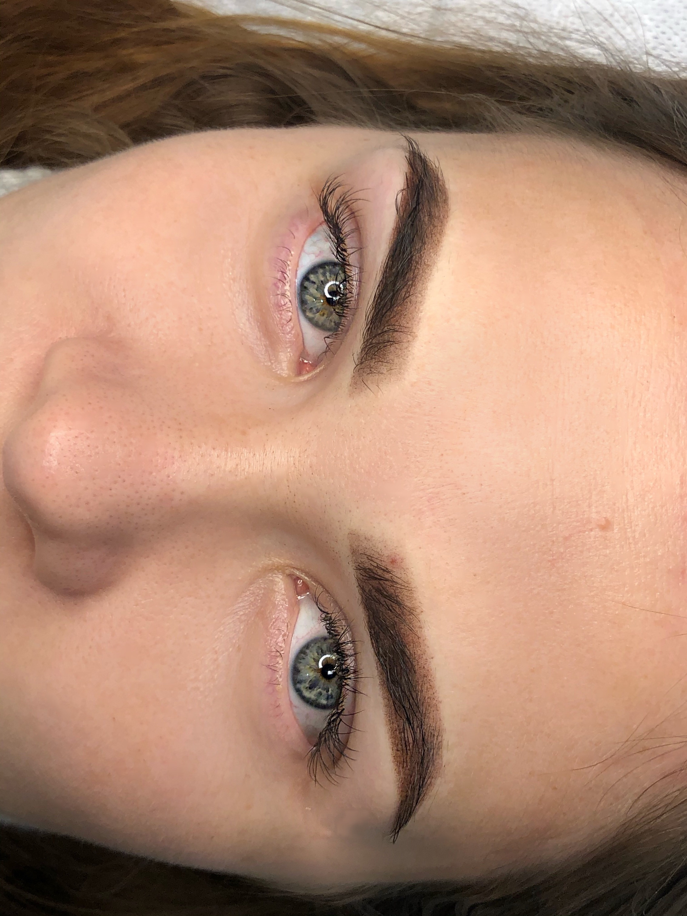 пудровое напыление бровей сразу после процедуры