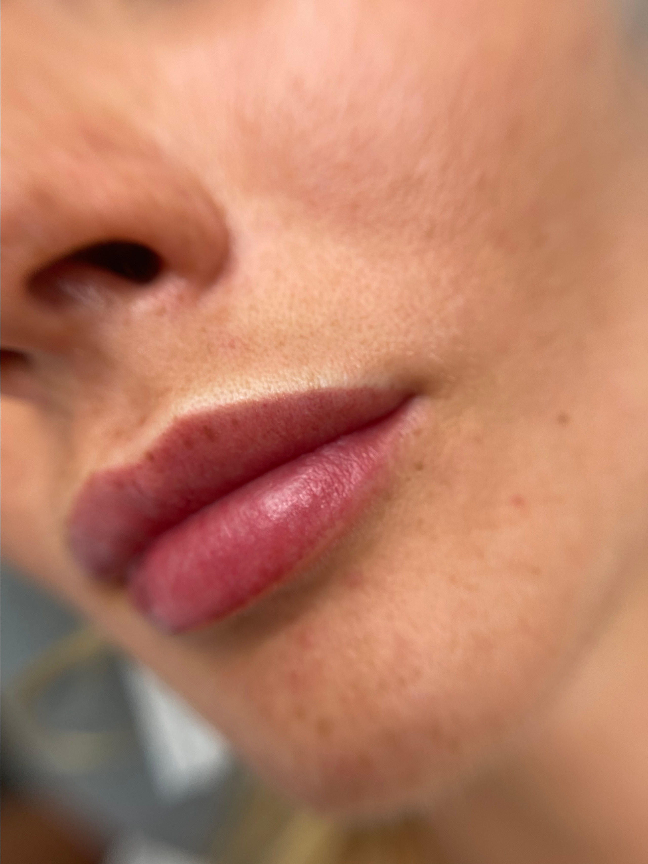 ГУБЫ сразу после процедуры. Перманентный макияж и удаление старого татуажа в Ростове-на-Дону Дарья Исакова