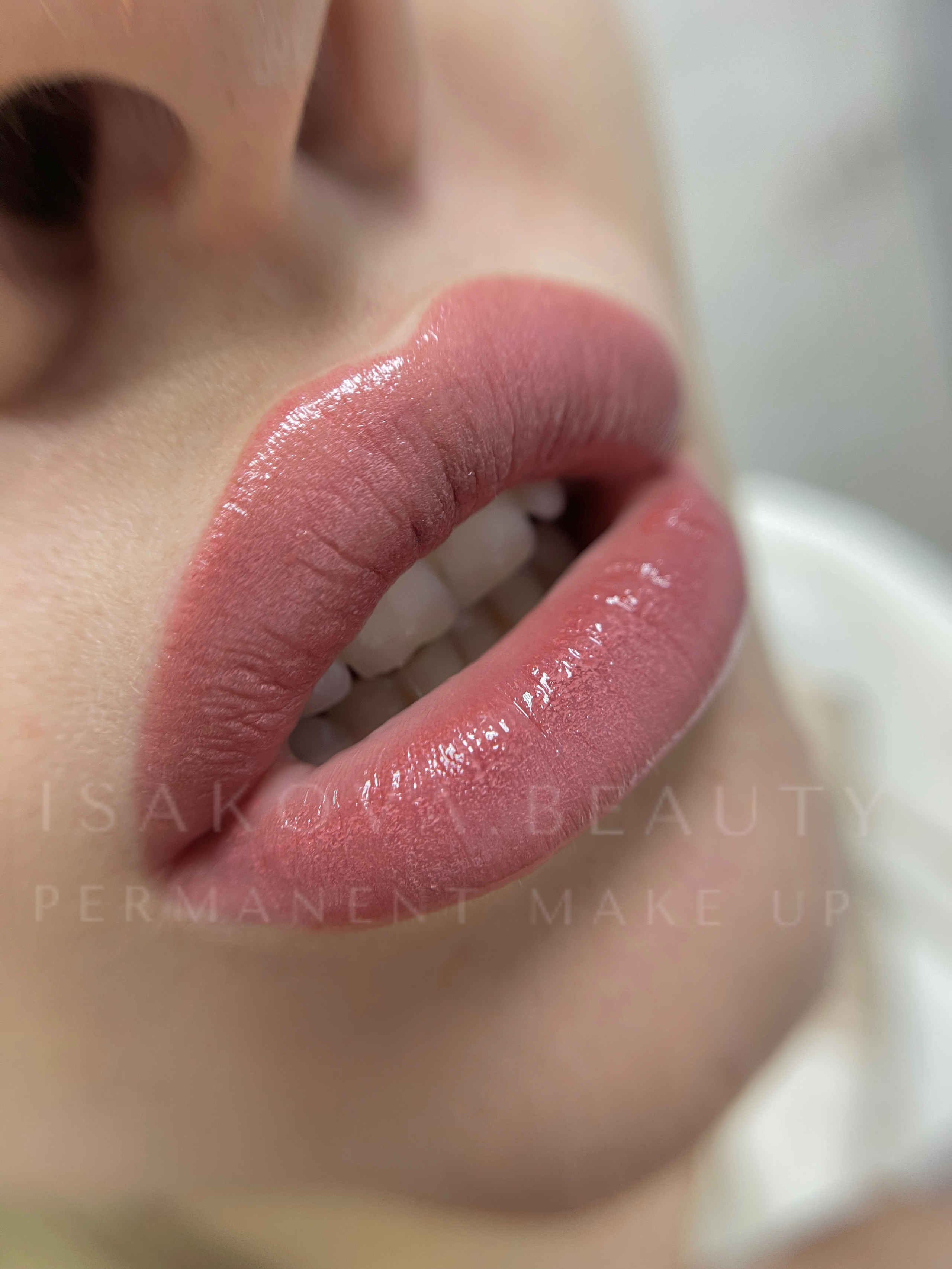 ГУБЫ сразу после процедуры. Перманентный макияж и удаление старого татуажа в Ростове-на-Дону Дарья Исакова