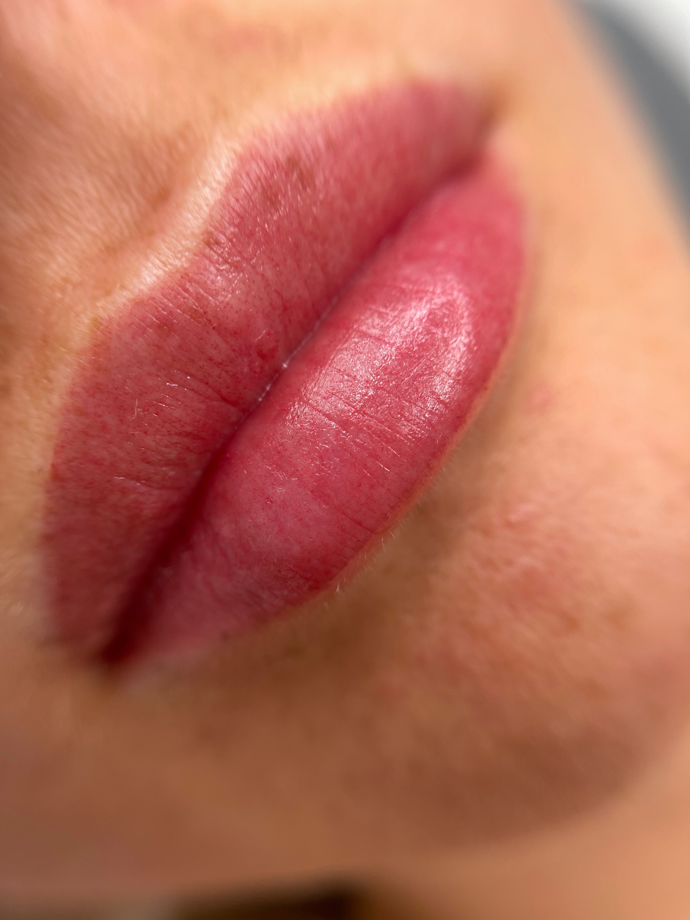 ГУБЫ сразу после процедуры. Перманентный макияж и удаление старого татуажа в Ростове-на-Дону Дарья Исакова