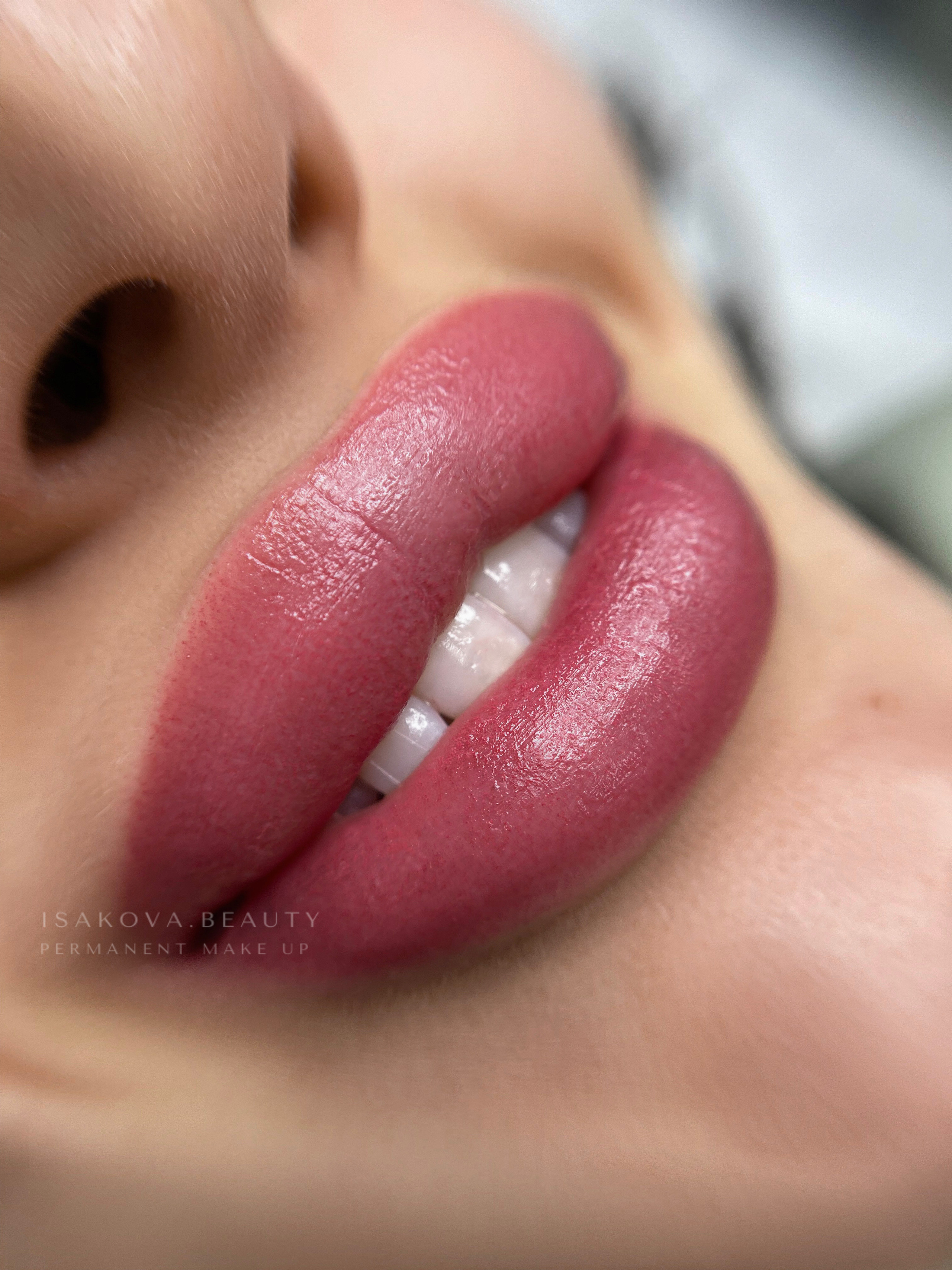ГУБЫ сразу после процедуры. Перманентный макияж и удаление старого татуажа в Ростове-на-Дону Дарья Исакова