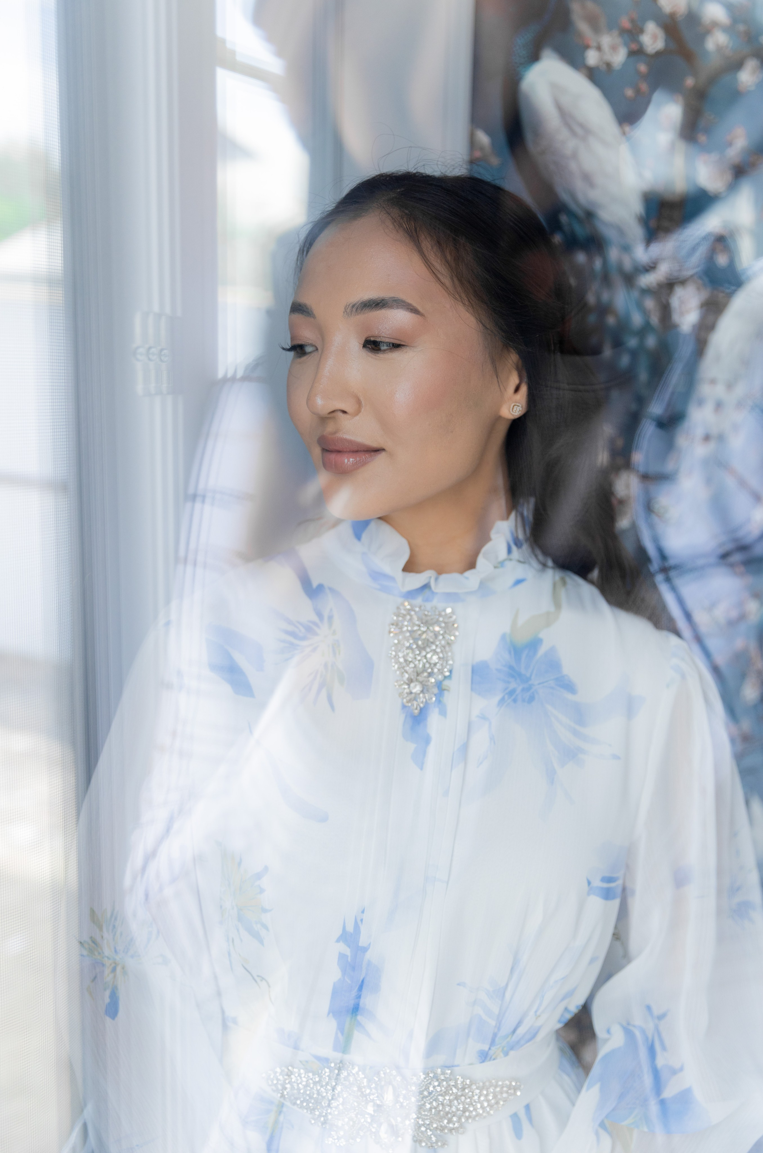 Жанна — сырга салу