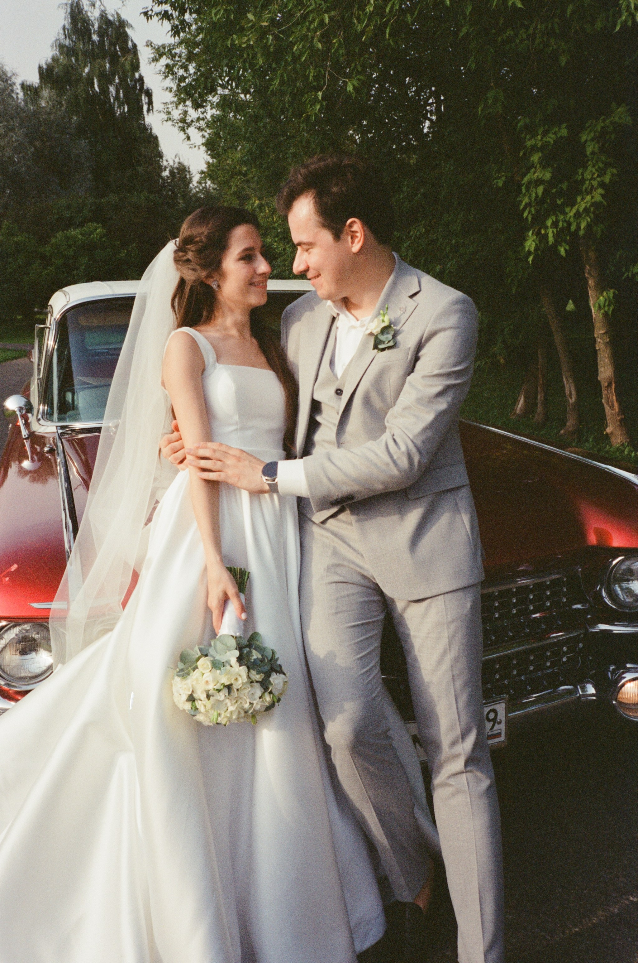 Фотограф на фотосъемку на пленку в Москве. Пленочный фотограф в Москве