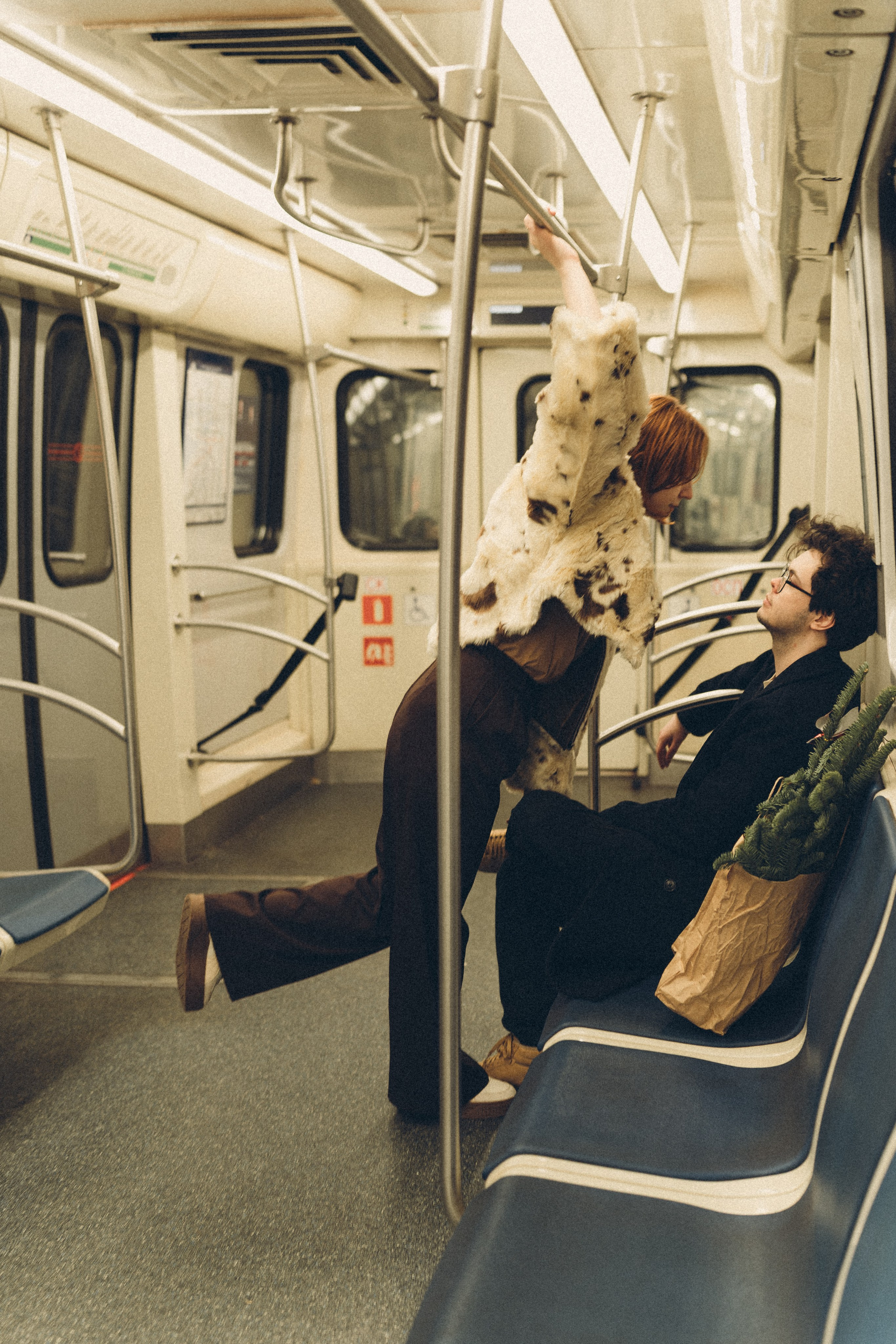 НОВОГОДНЯЯ ФОТОСЕСИИЯ ПАРЫ В МЕТРО ЛЮБОВЬ. Профессиональный фотограф, Санкт-Петербург — Виктория Богомолова