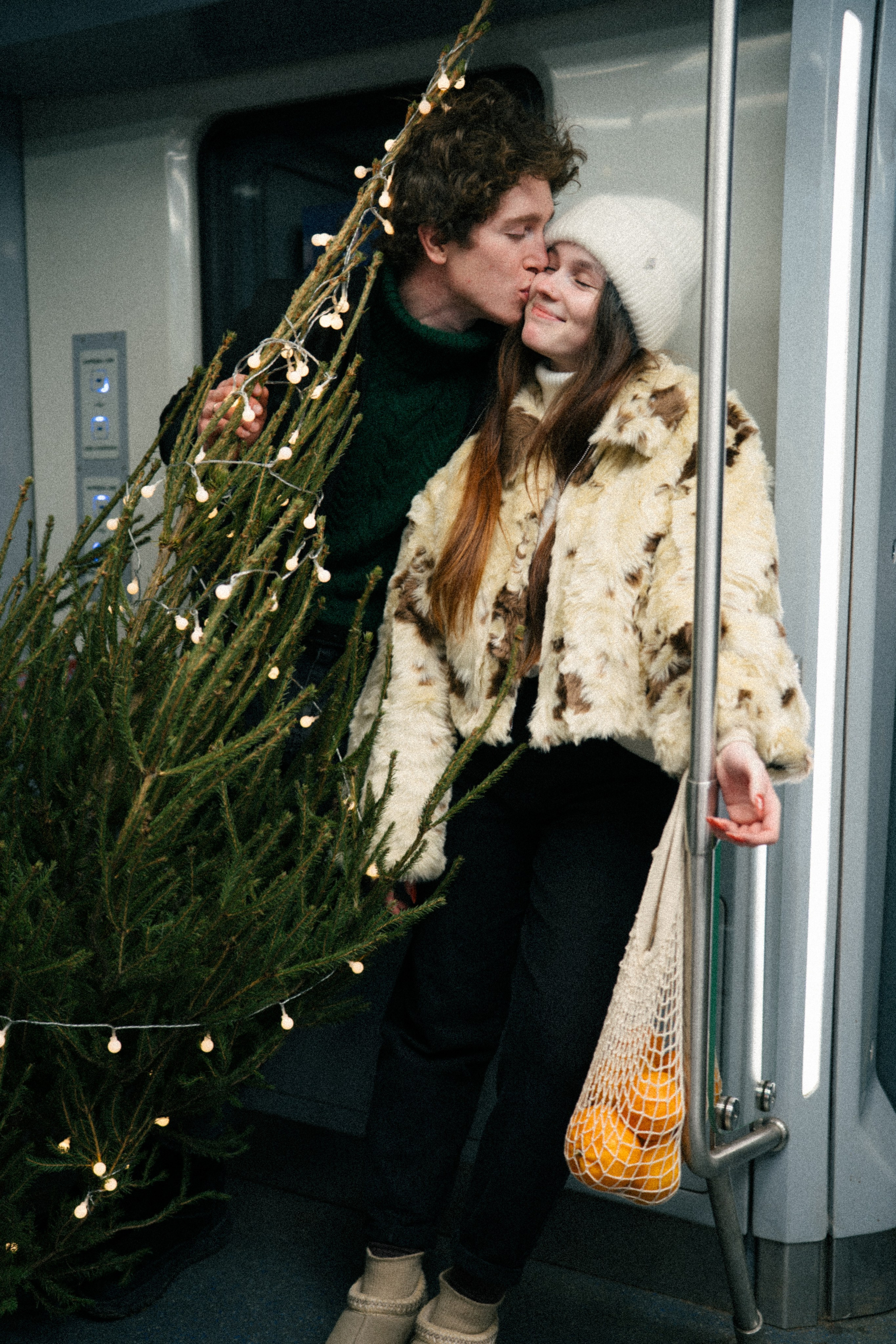 НОВОГОДНЯЯ ПРОГУЛКА ПАРЫ ПО ЧЕРНЫШЕВСКОЙ ПЕРЕД НОВЫМ ГОДОМ. Профессиональный фотограф, Санкт-Петербург — Виктория Богомолова