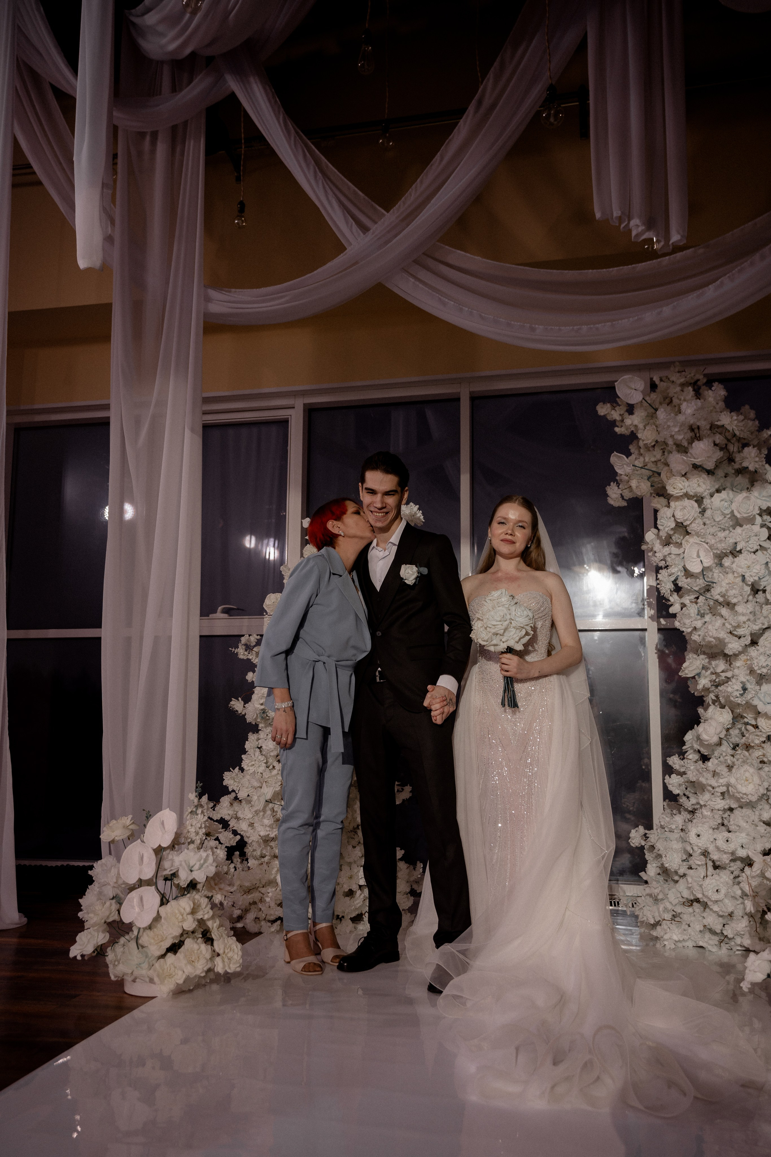 СВАДЕБНАЯ СЬЕМКА СБОРОВ В ОТЕЛЕ И ВЫЕЗД НА ЦЕРЕМОНИЮ (СНЯТО В СИБИРЕ В НИЖНЕВАРТОВСКЕ). Профессиональный фотограф, Санкт-Петербург — Виктория Богомолова
