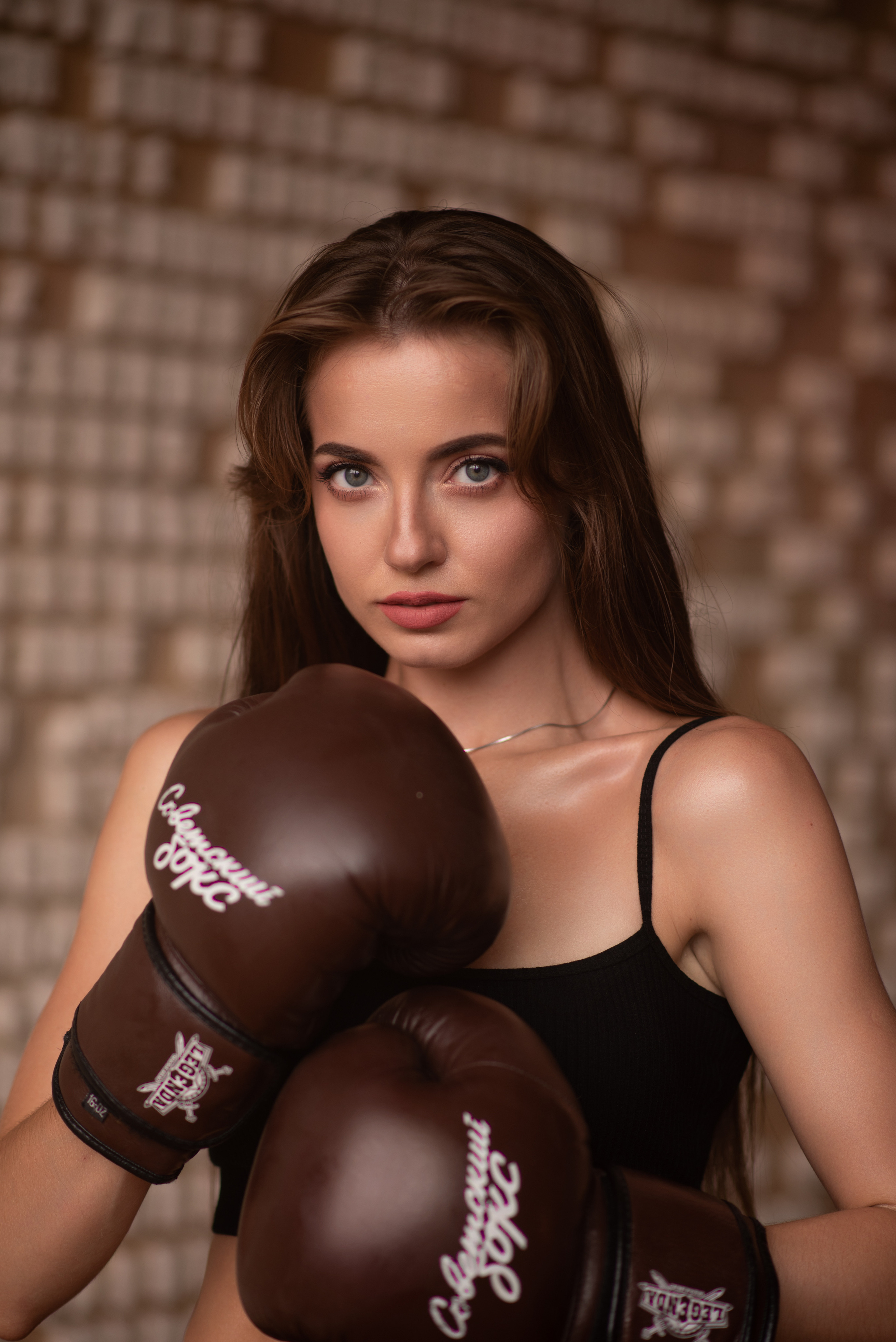 советский спорт портрет девушки в боксерских перчатках