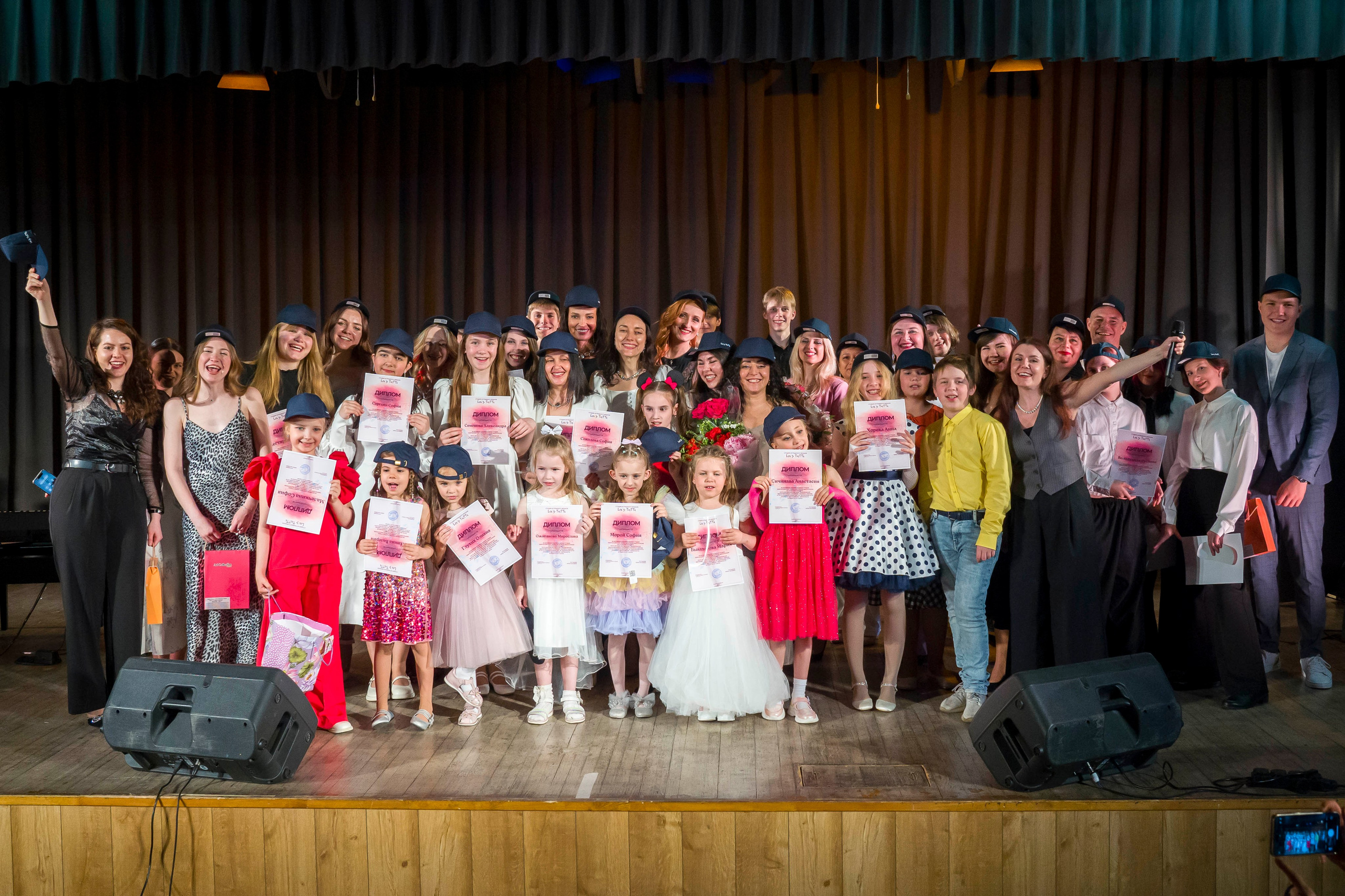 Концерт вокальной студии. Фотограф в Санкт-Петербурге. Репортажная и все съёмки для бизнеса