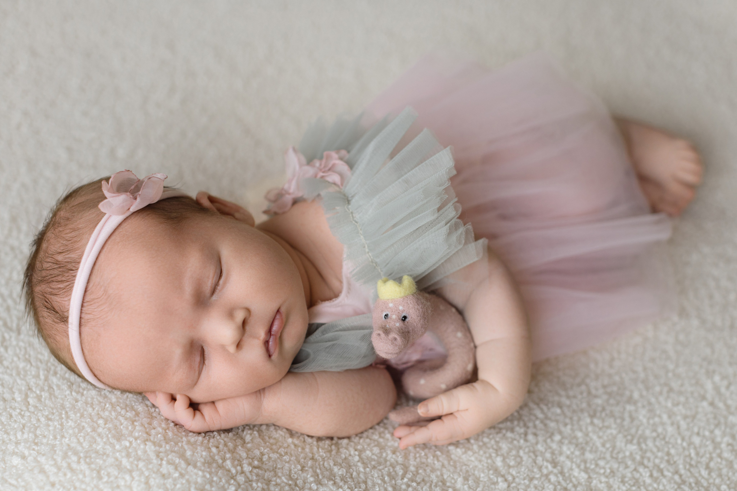 платье для newborn-фотосессии девочки, минималистичный стиль