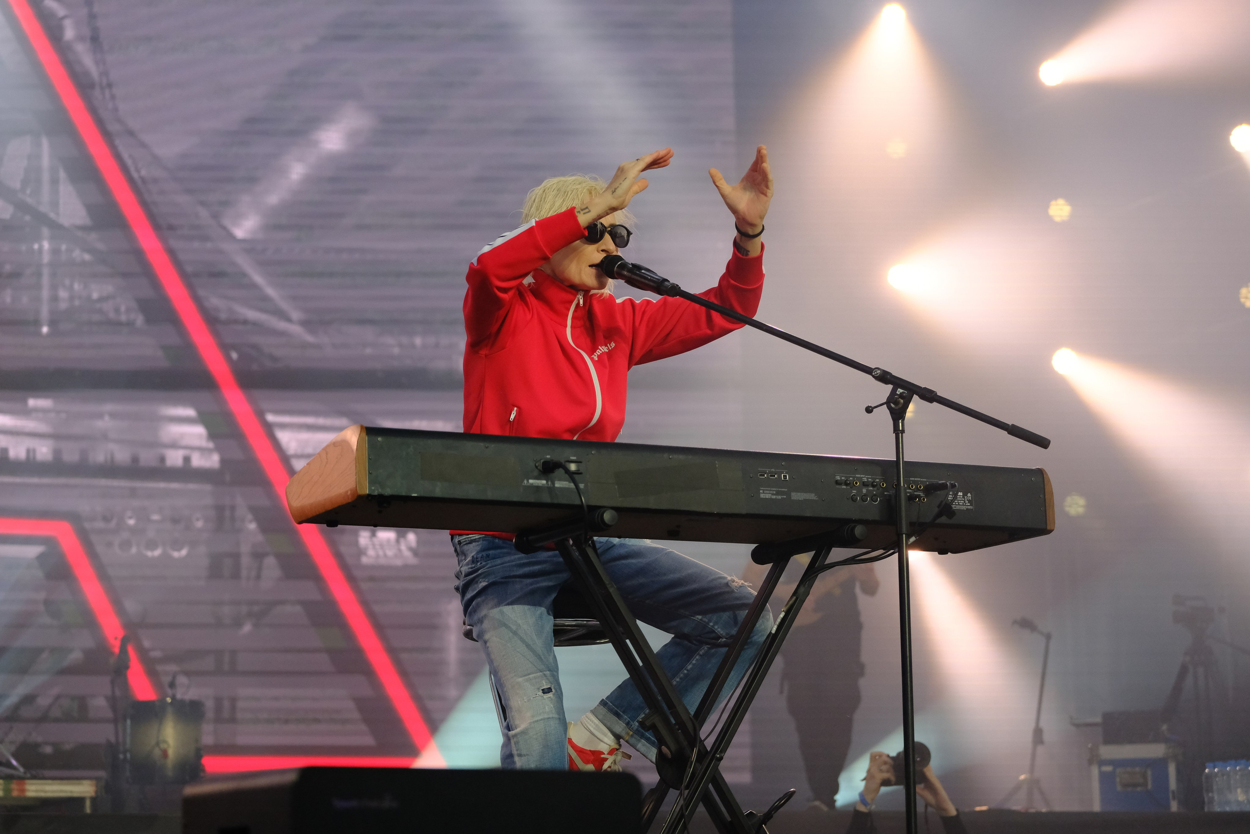 Диана Арбенина (группа «Ночные снайперы») — Москва, МТС Live Лето 2024. RedGeek - блогер и стручњак за образовање и ИТ Кирил Ситнов