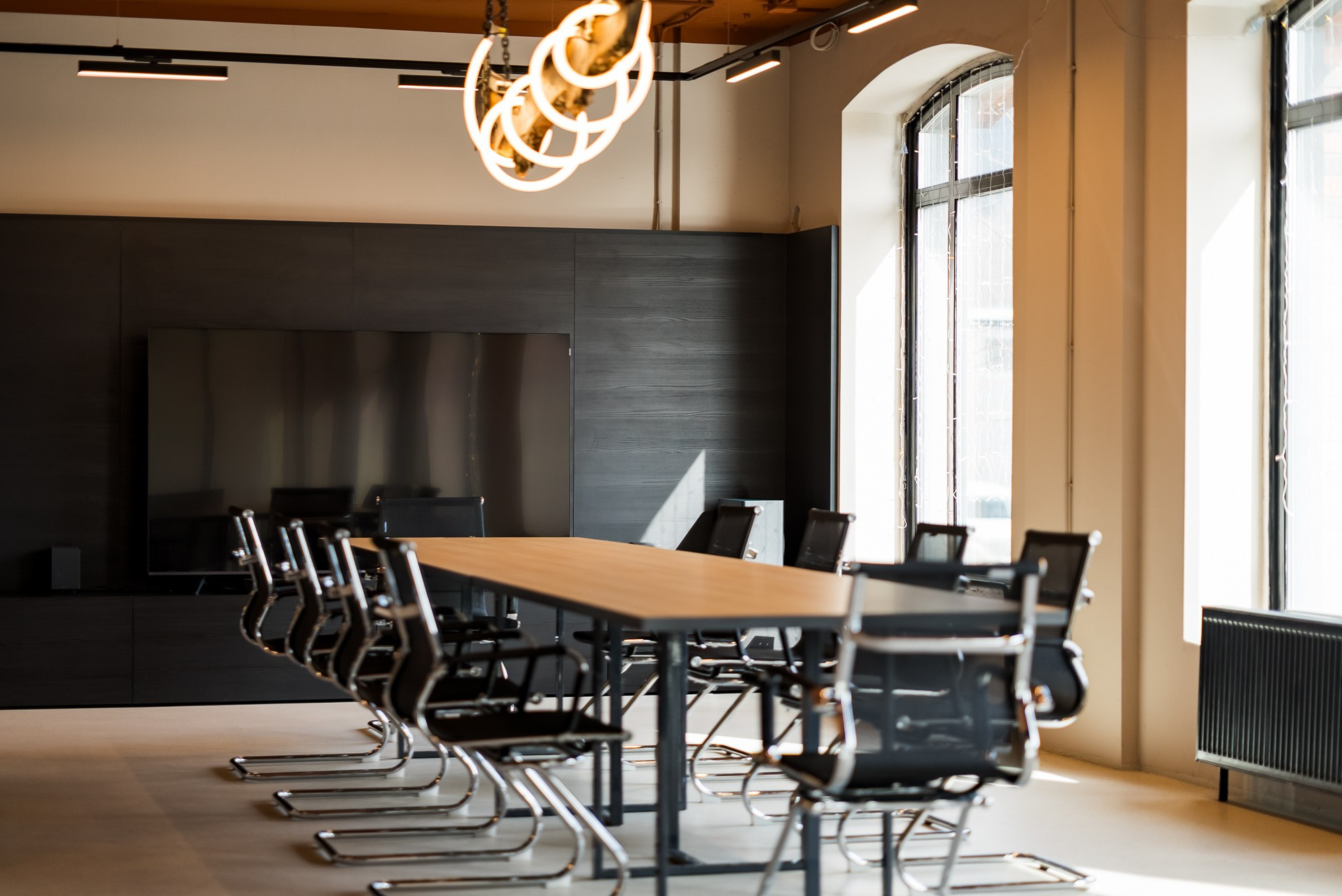 Студия мебели ТВОРЕЦ - площадка для мероприятий и работы над проектами, коворкинг, мастер-класс, презентация, бизнес встреча. ВУД ТВОРЕЦ мебельная фабрика|ТВОРЕЦ студия мебели