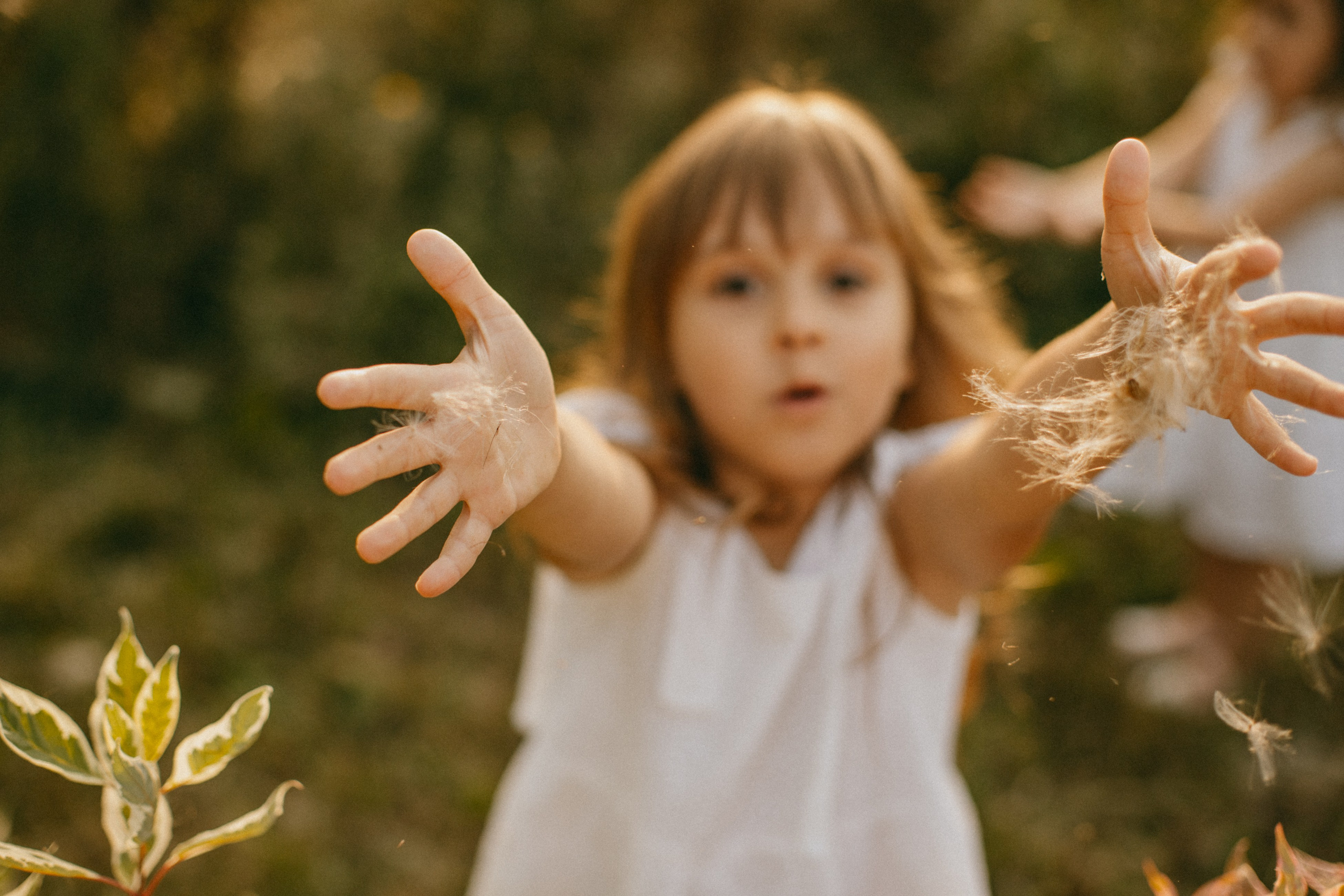 Эмма и Влада на летней прогулке с мамой. Фотограф Наталья Кургина Слюдянка Иркутск