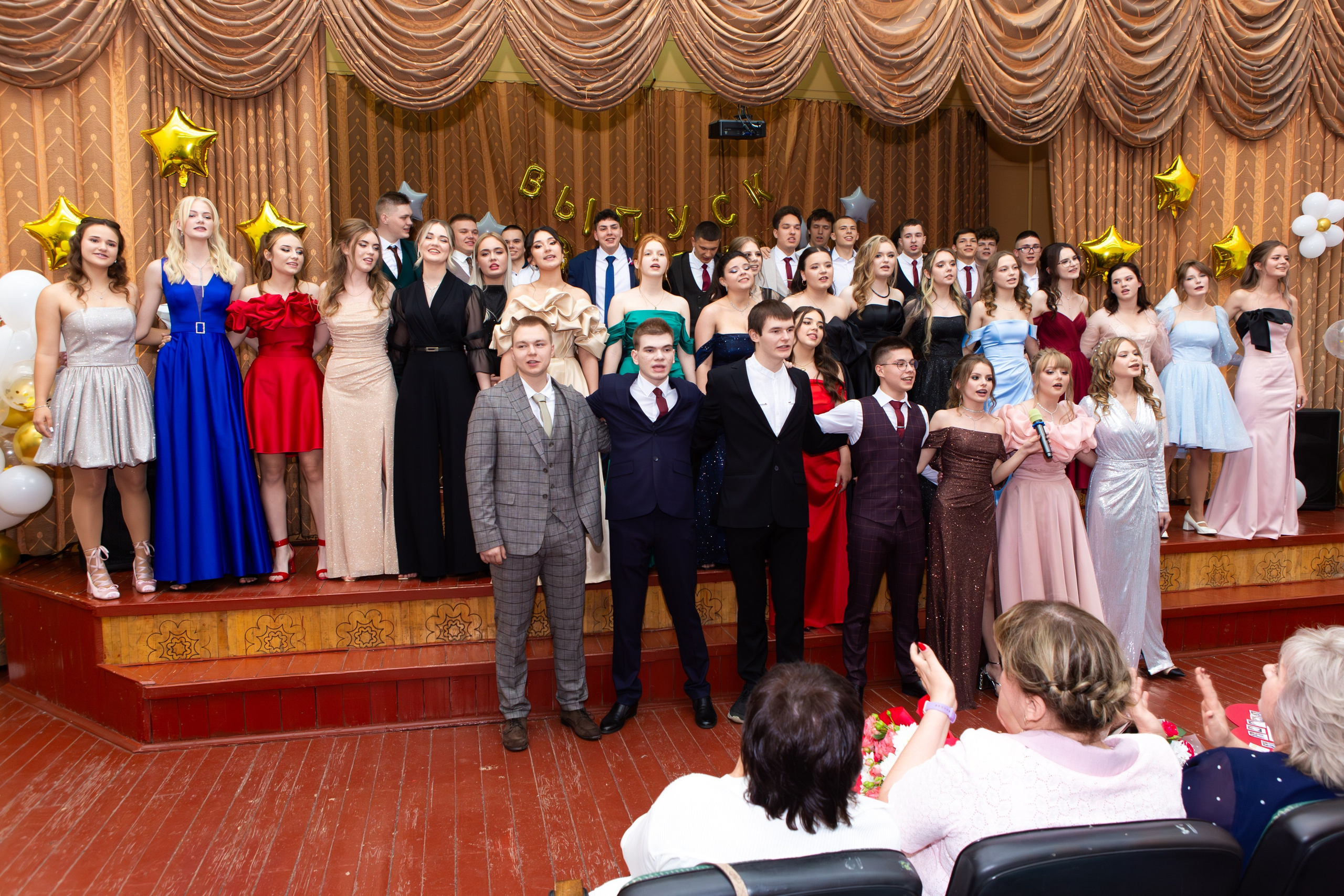 ВРУЧЕНИЕ ДИПЛОМОВ 2025 9 ШКОЛА Г.МЦЕНСК. Профессиональный фотограф в Мценске и Орловской области