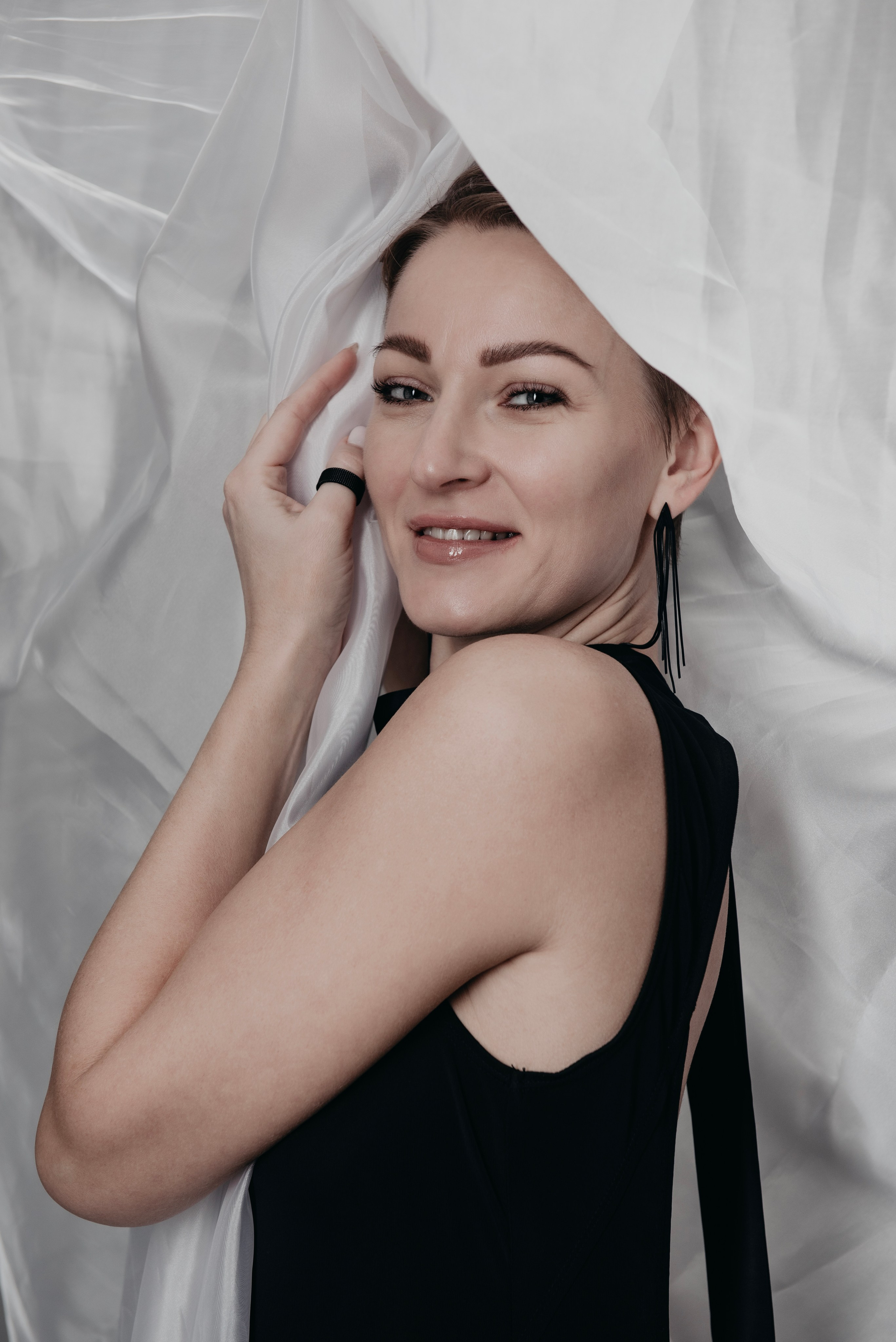 Анна. Съемка с тканью. Контент фотограф в Волгограде Сотникова Александра