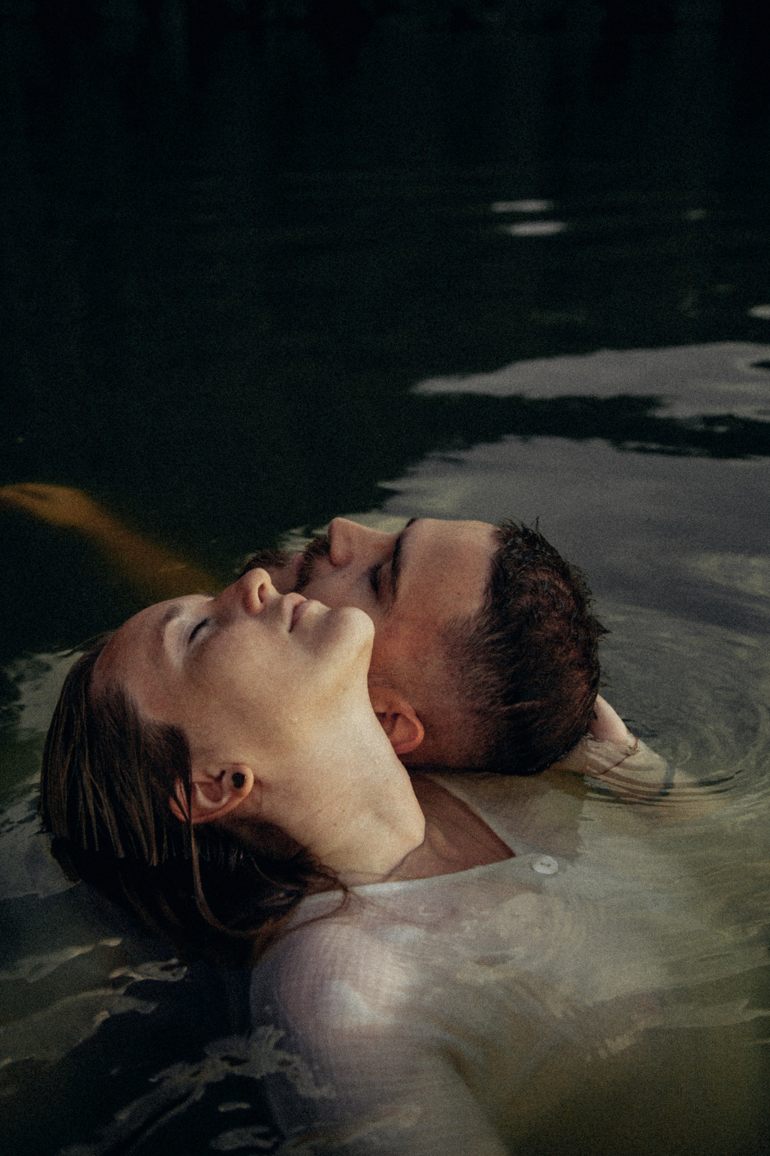 пара в воде