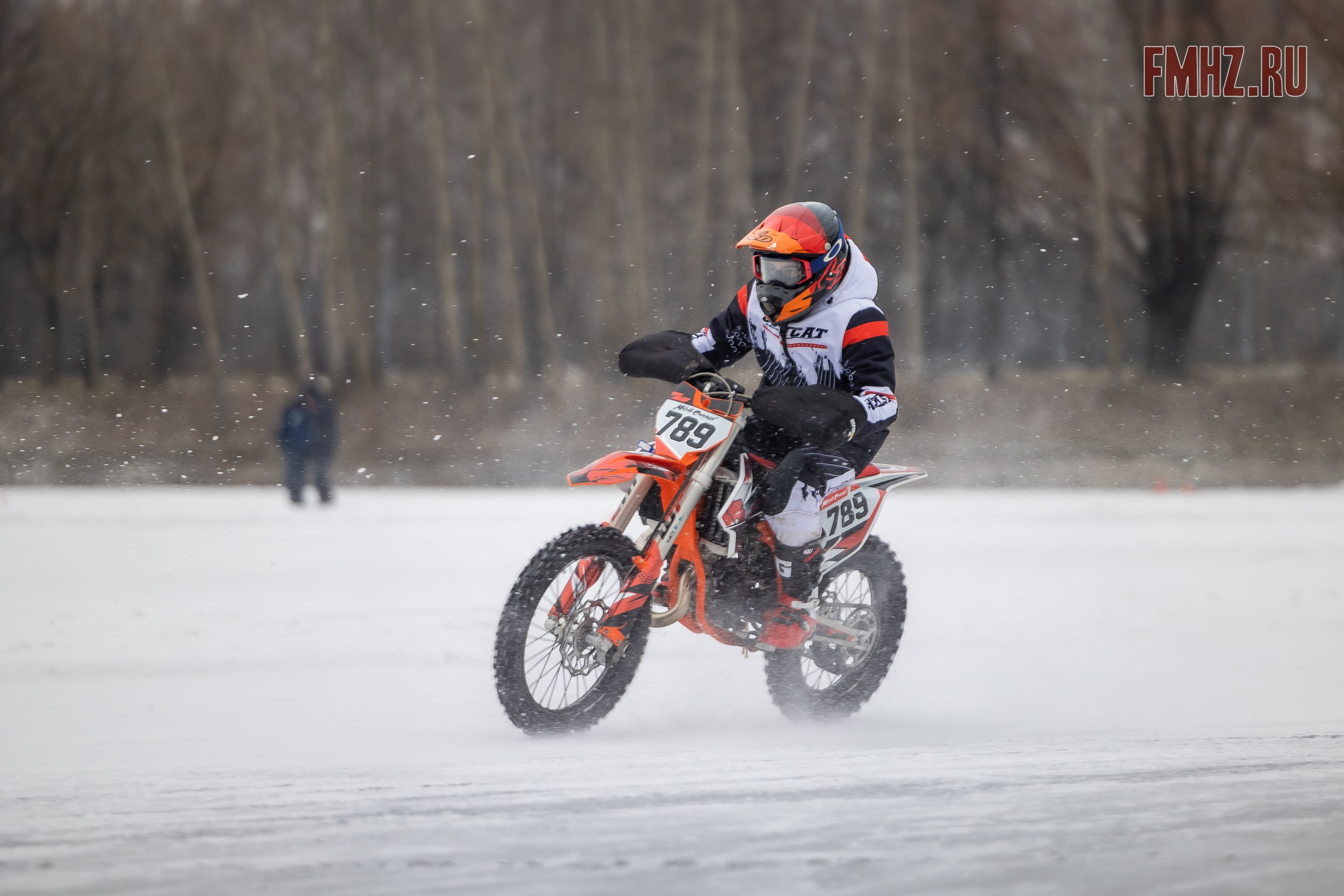 Первый этап Кубка МФР по мотокроссу на льду Большого Крылатского пруда в Москве. 8 февраля 2025 г. Фотограф Владимир Охрименко